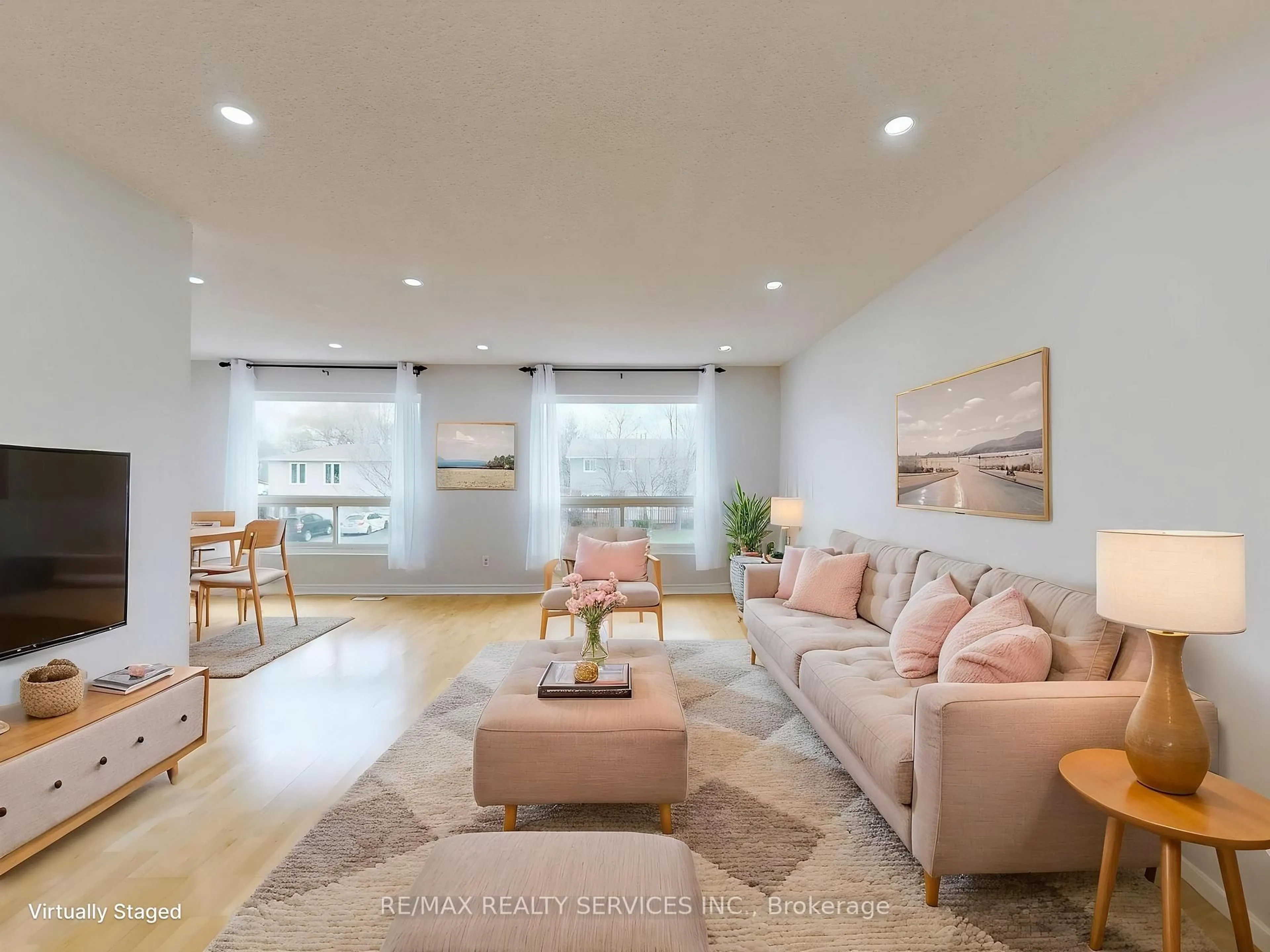 Living room with furniture, unknown for 9 Glenridge Rd, Brampton Ontario L6S 1N2