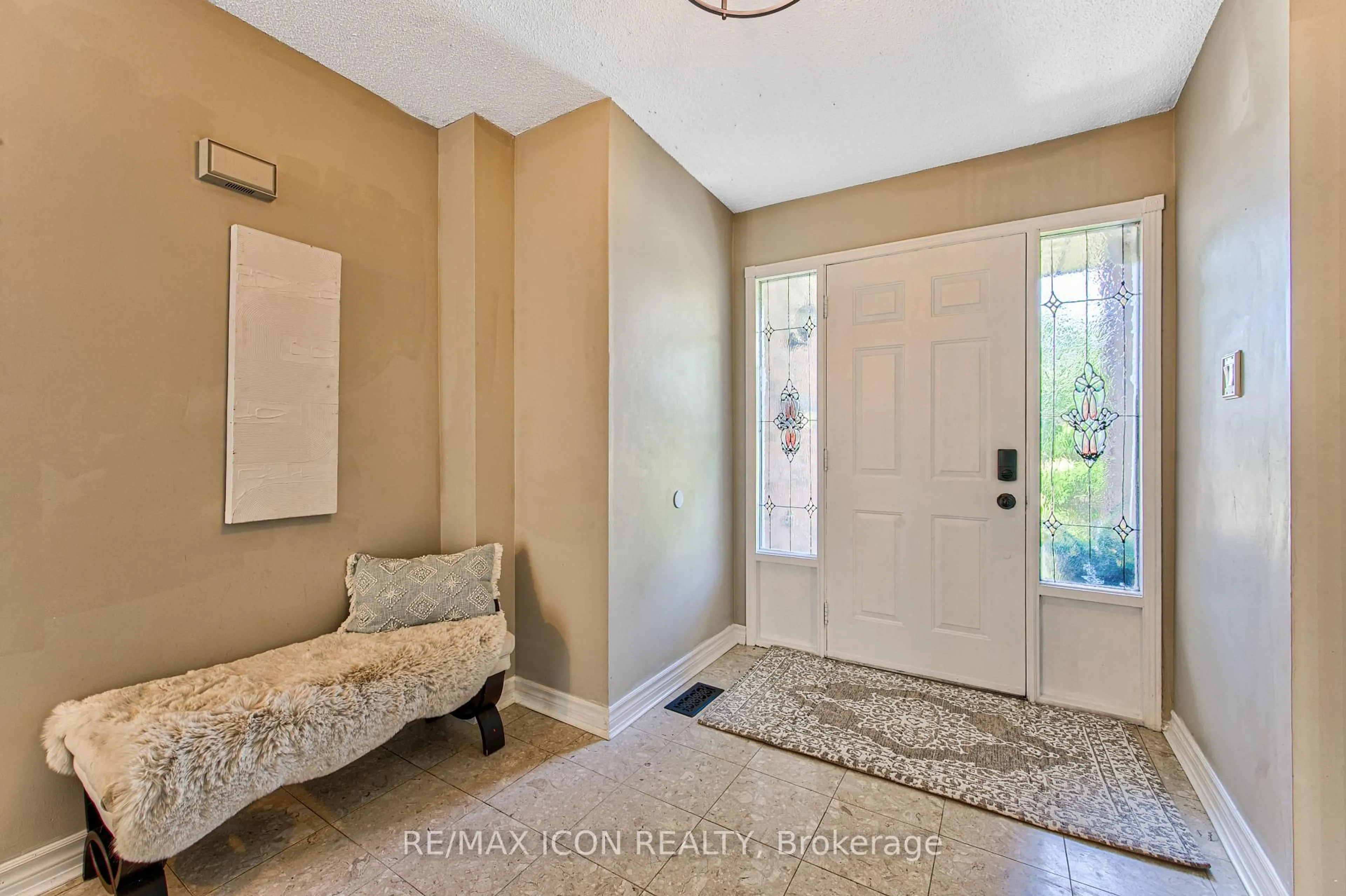Indoor entryway for 15 Hall Cres, Brampton Ontario L6X 3J8