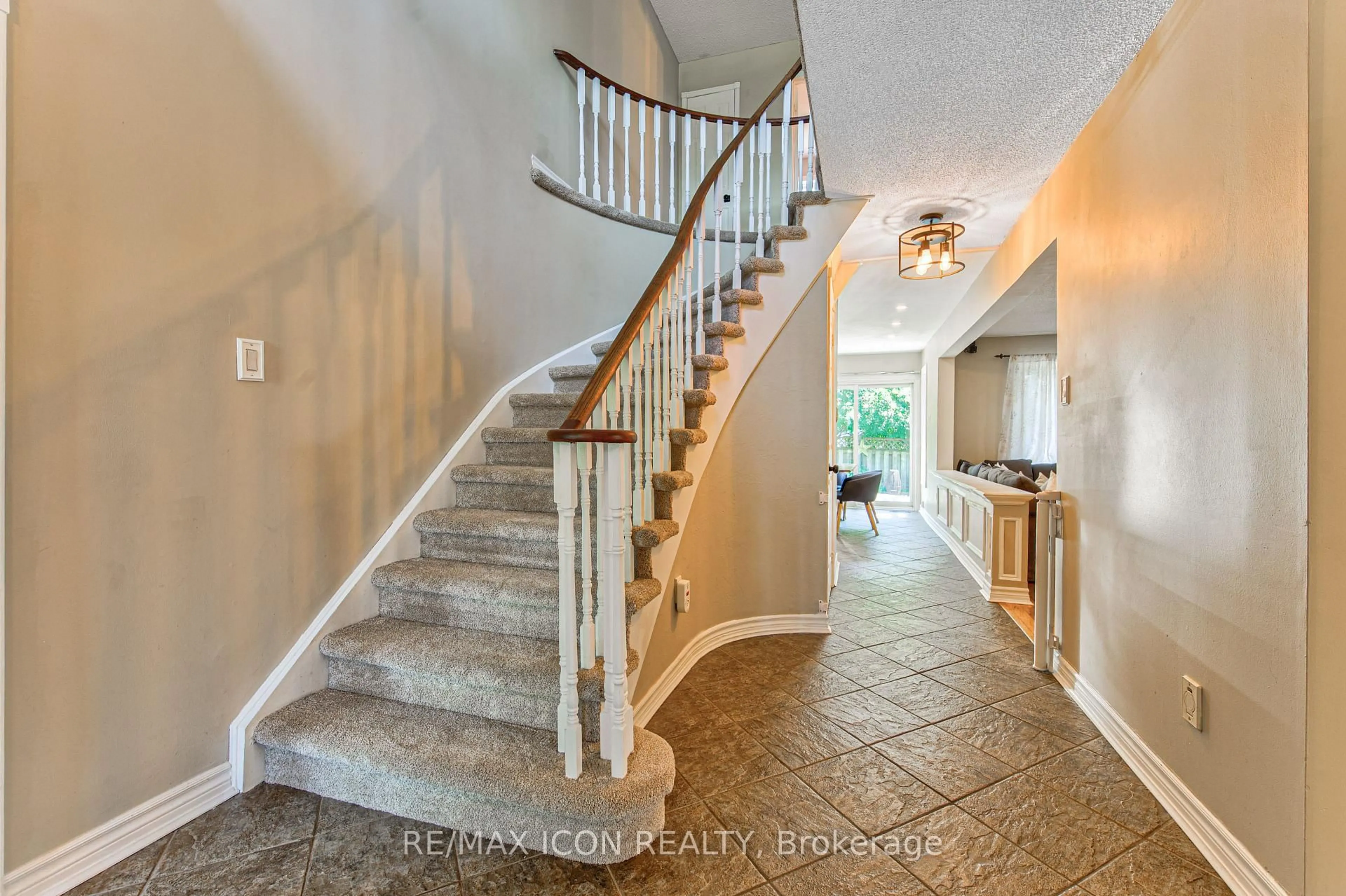 Unknown for 15 Hall Cres, Brampton Ontario L6X 3J8