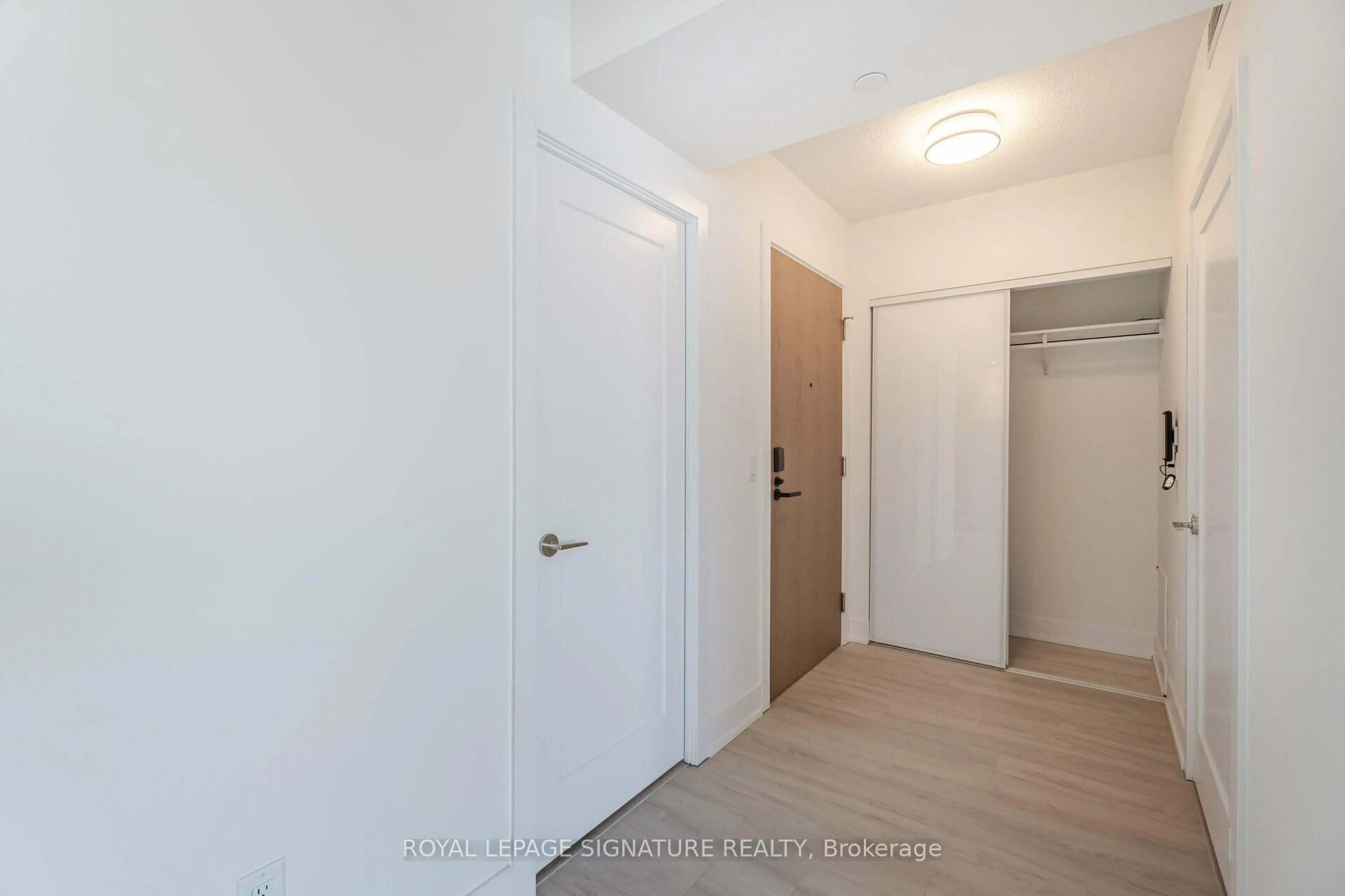 Indoor entryway for 10 Eva Rd #2705, Toronto Ontario M9C 0B3