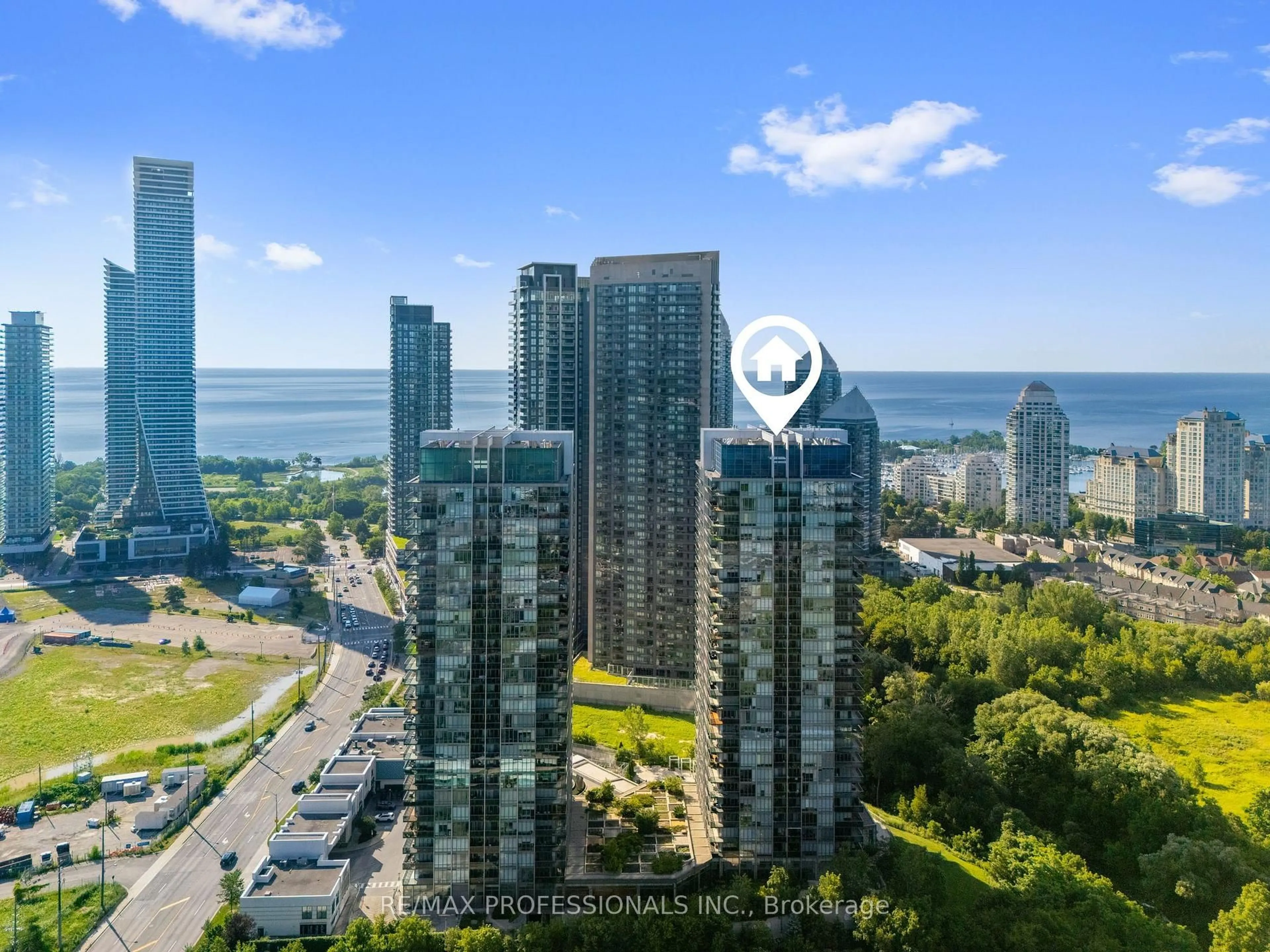 A pic from outside/outdoor area/front of a property/back of a property/a pic from drone, city buildings view from balcony for 88 Park Lawn Rd #1502, Toronto Ontario M8Y 0B5