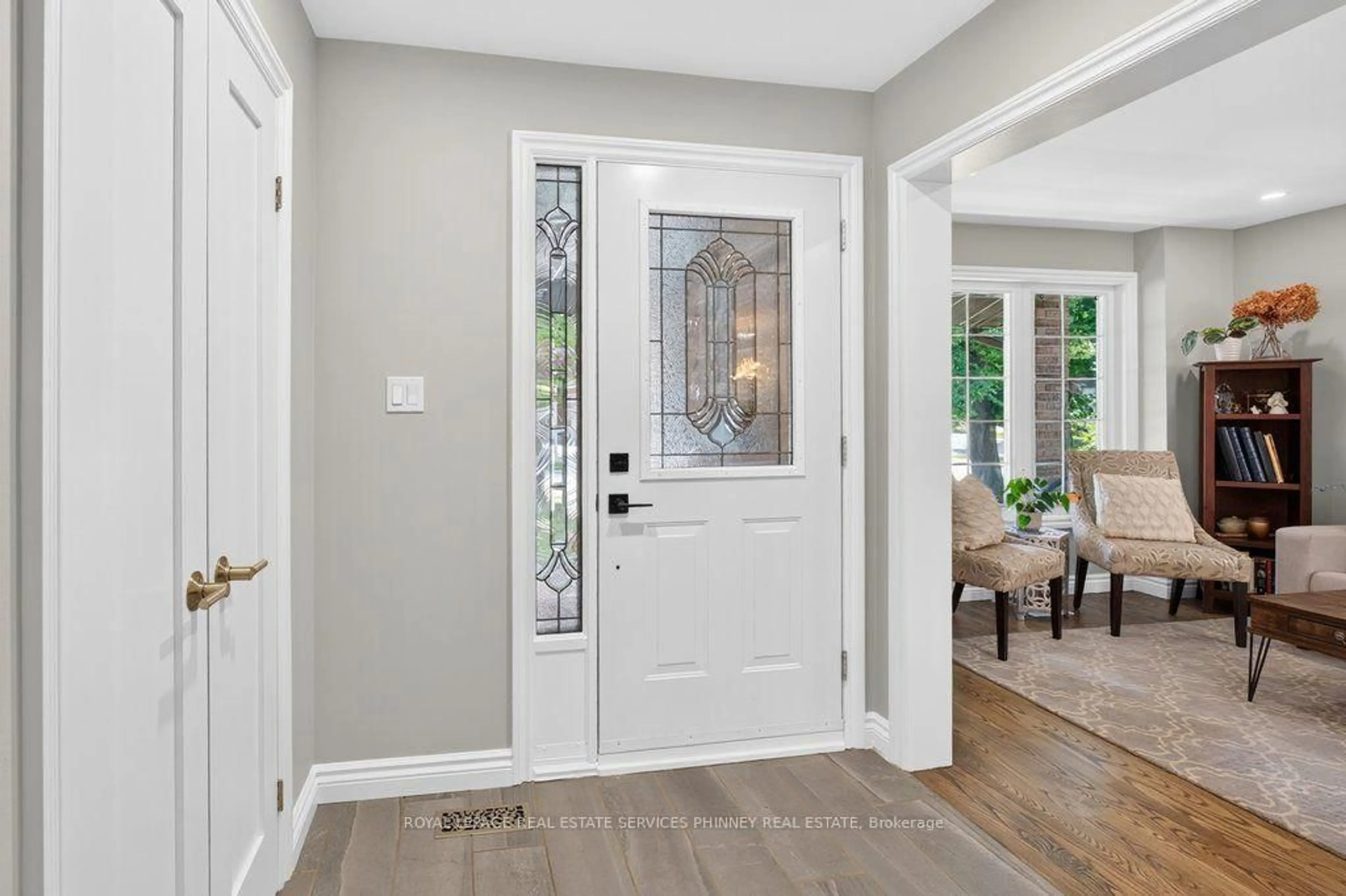 Indoor entryway for 2175 Margot St, Oakville Ontario L6H 3M5