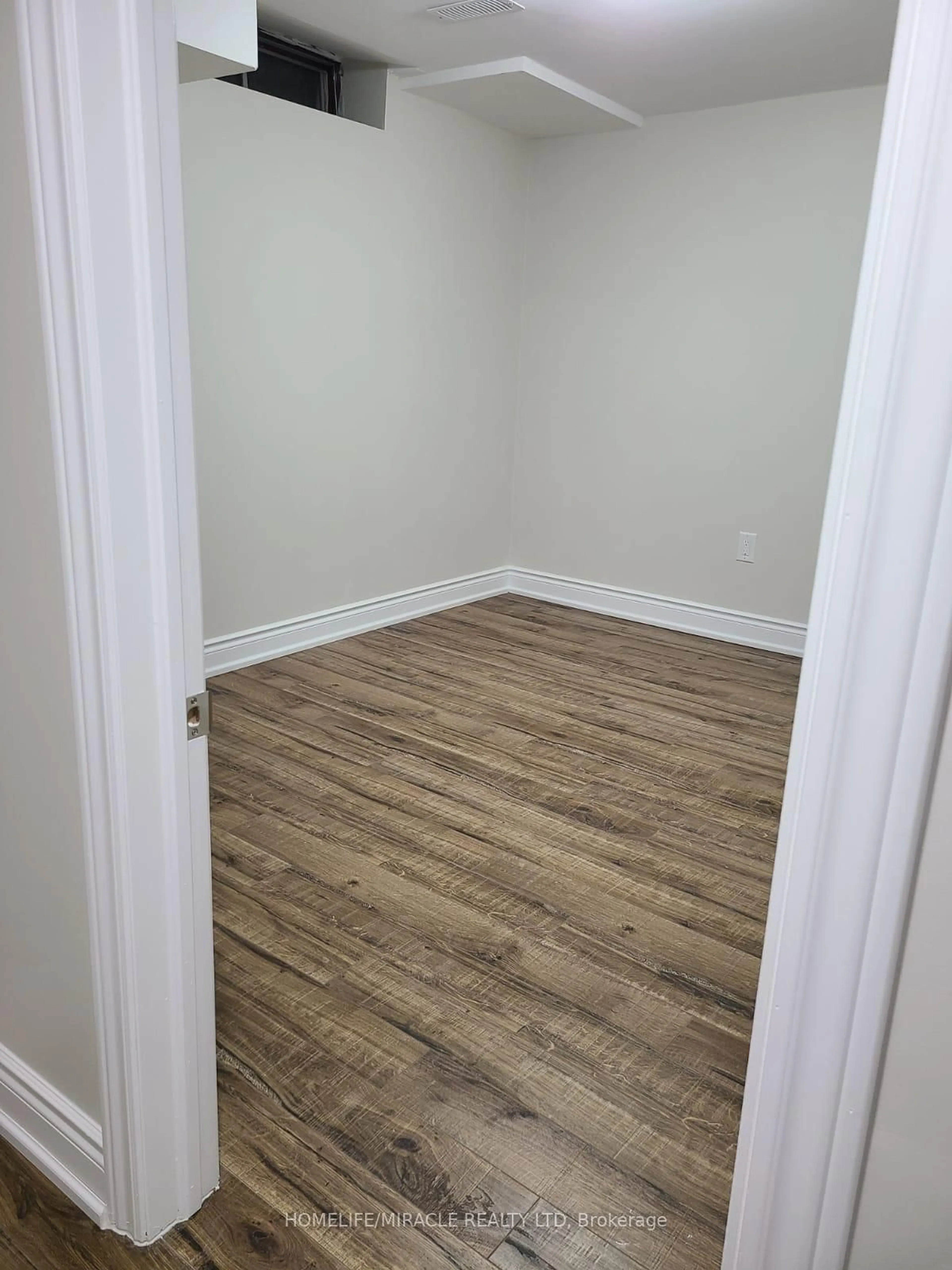 A pic of a room for 38 Whitehaven Dr, Brampton Ontario L6Z 2R5