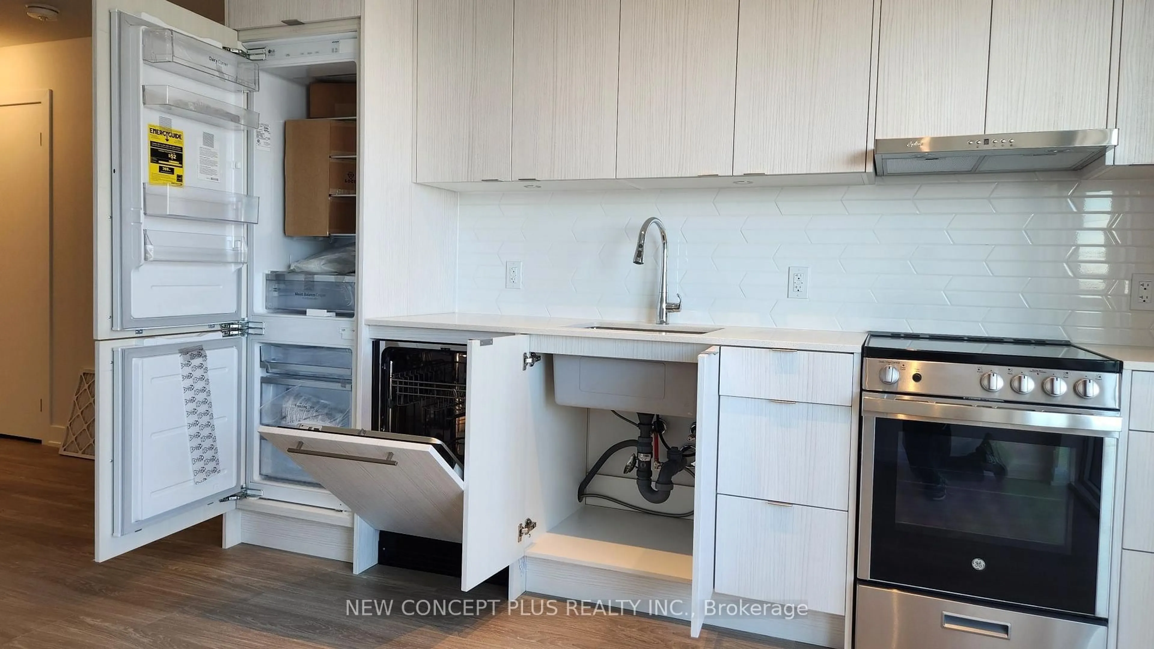 Standard kitchen, unknown for 4130 Parkside Village Dr #1509, Mississauga Ontario L5B 0L7