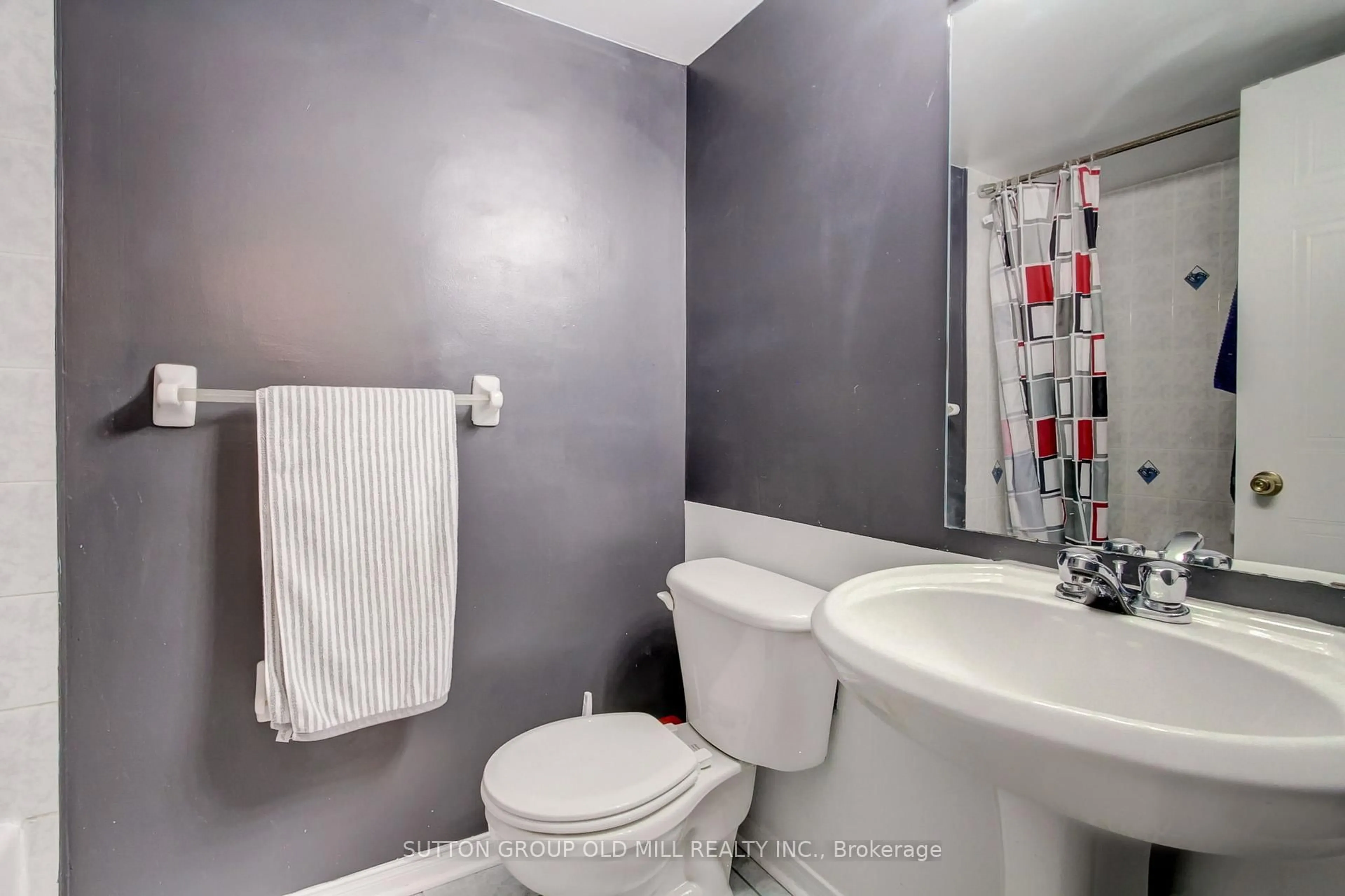 Standard bathroom, ceramic/tile floor for 760 Lawrence Ave #167, Toronto Ontario M6A 3E7