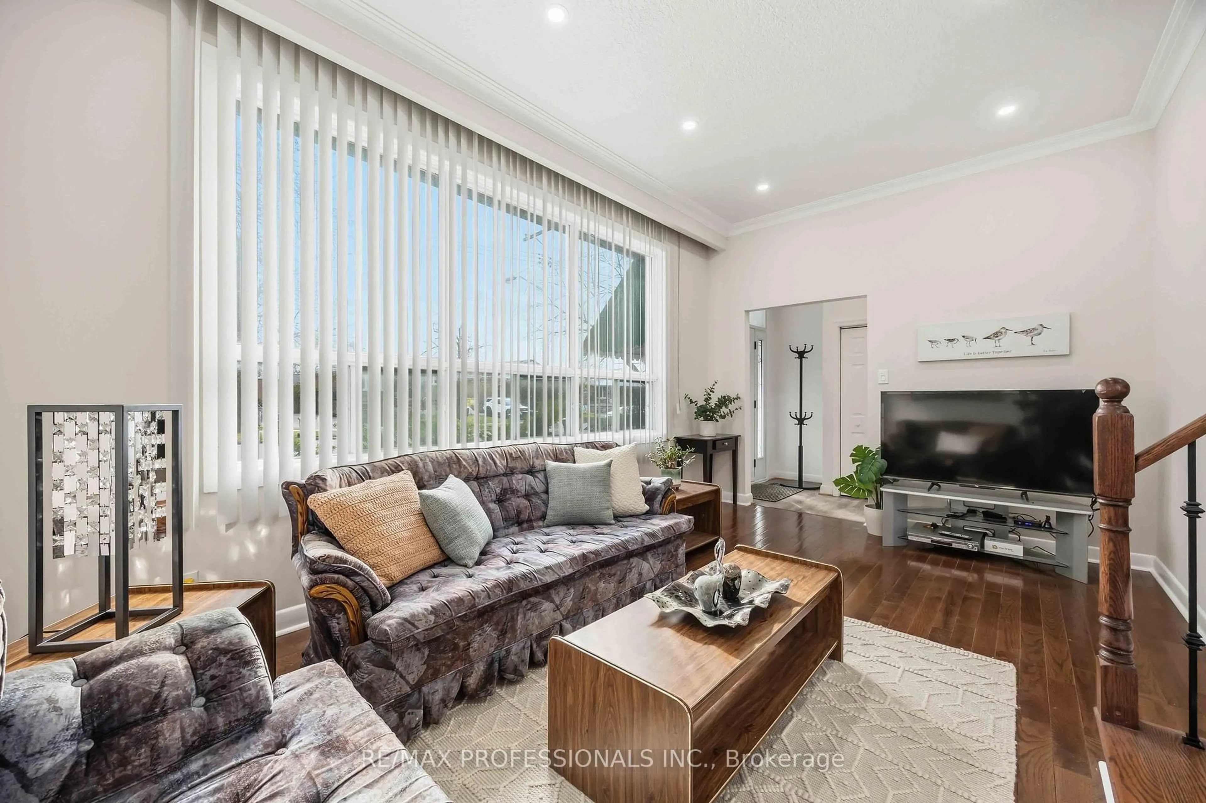 Living room with furniture, unknown for 14 Dashwood Cres, Toronto Ontario M9V 2N8