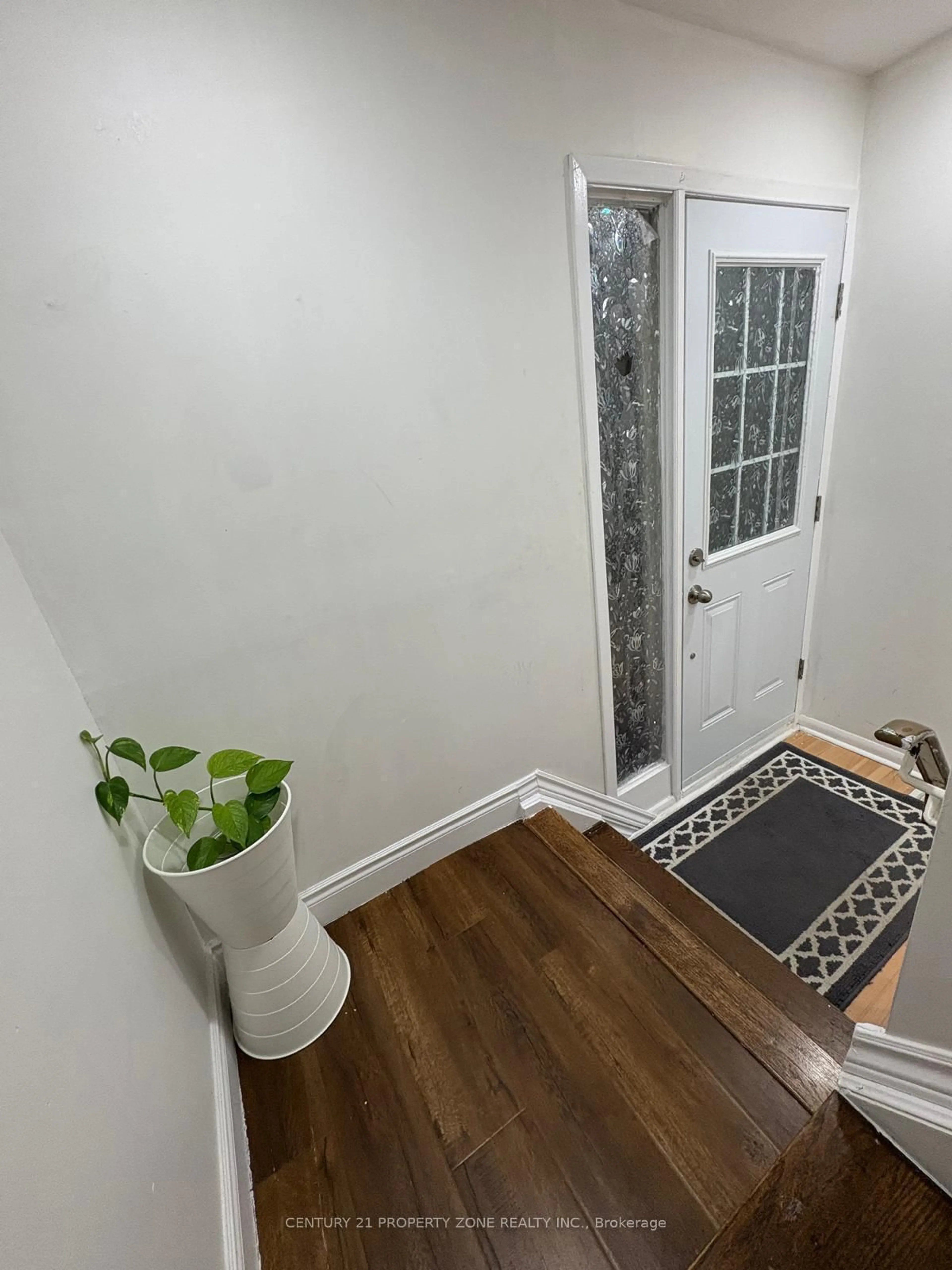 Indoor entryway for 244 Royal Salisbury Way, Brampton Ontario L6V 3H4