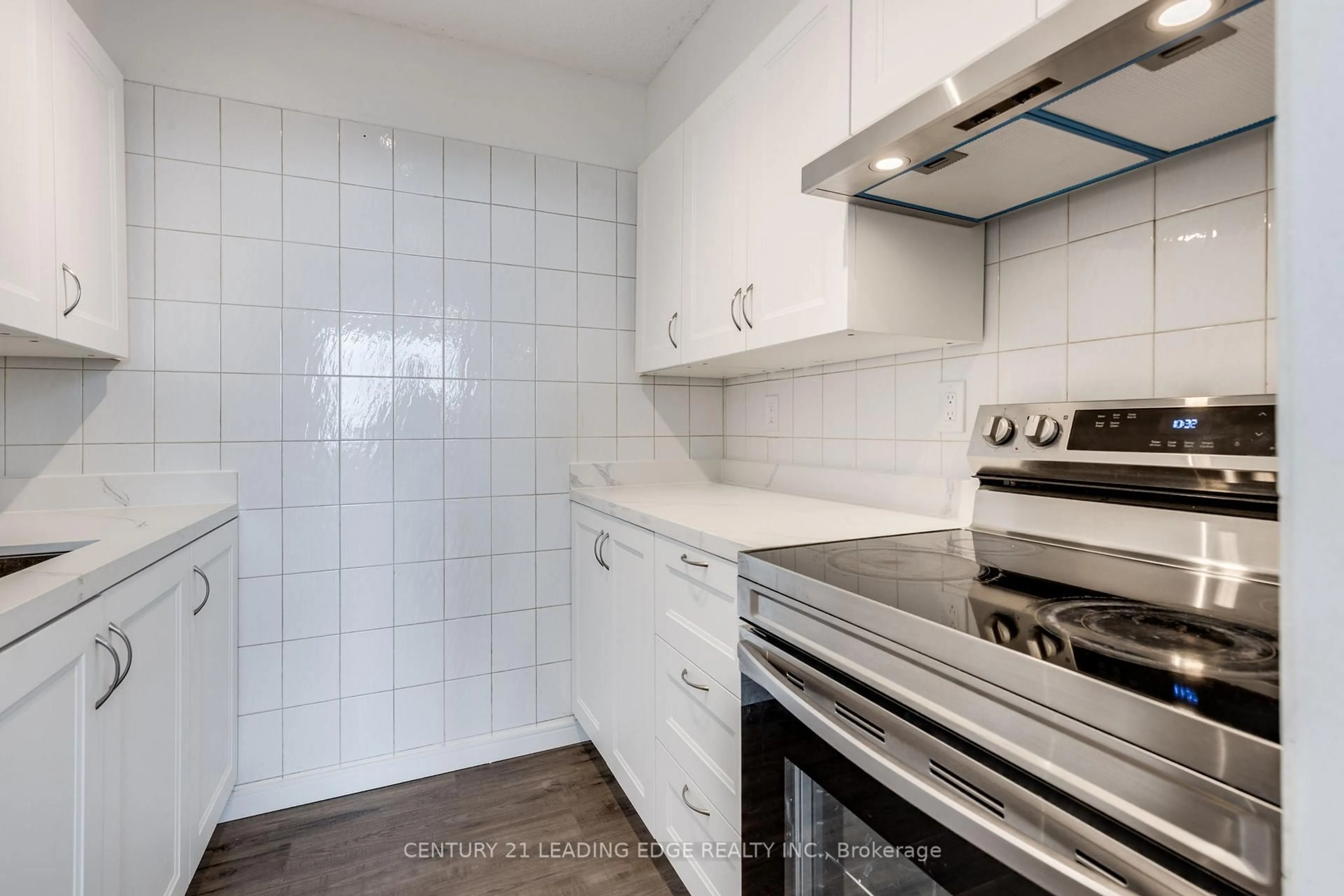 Standard kitchen, ceramic/tile floor for 200 Lotherton Ptwy #1208, Toronto Ontario M6B 2G9