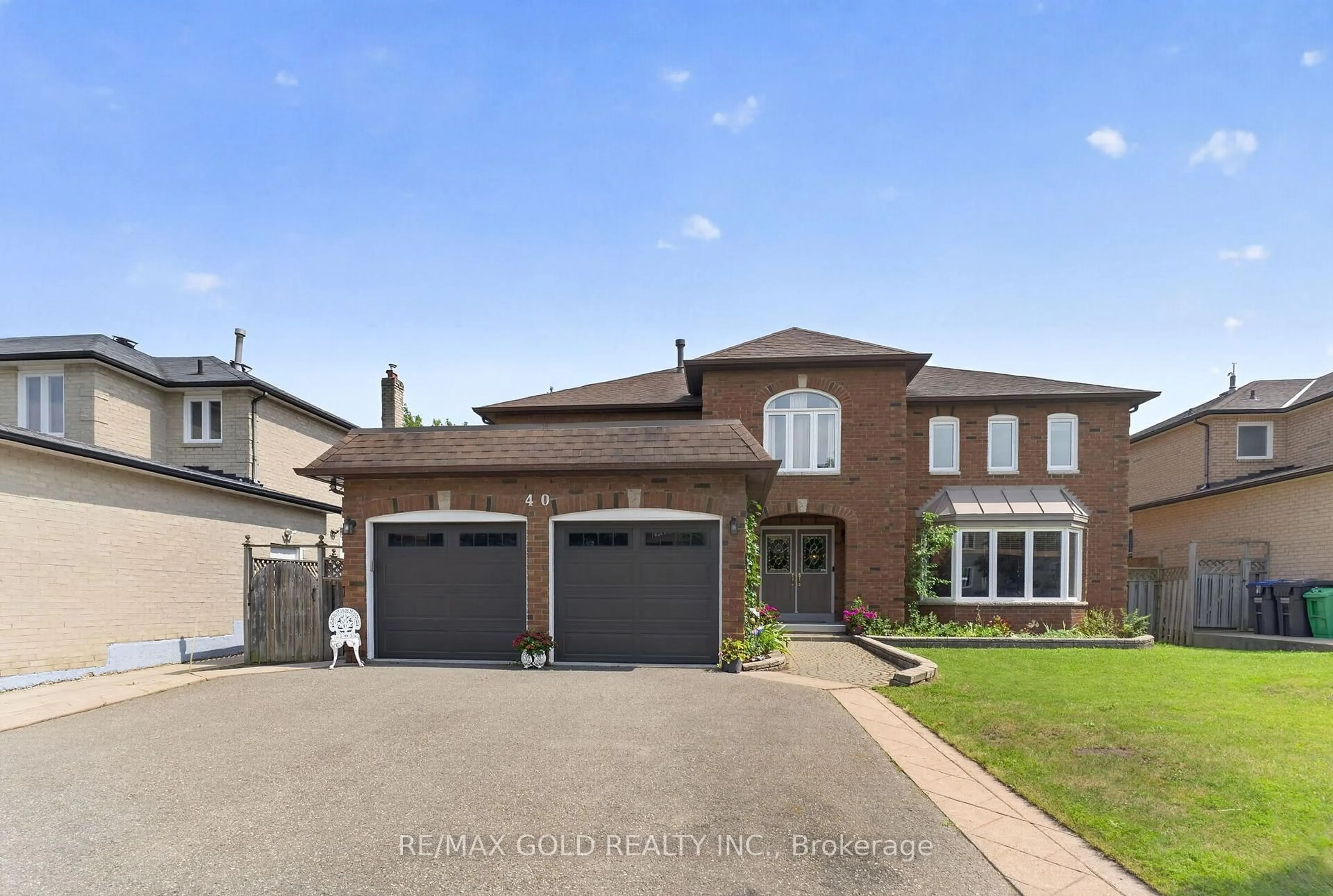 Home with brick exterior material, street for 40 Shadywood Rd, Brampton Ontario L6Z 4M1