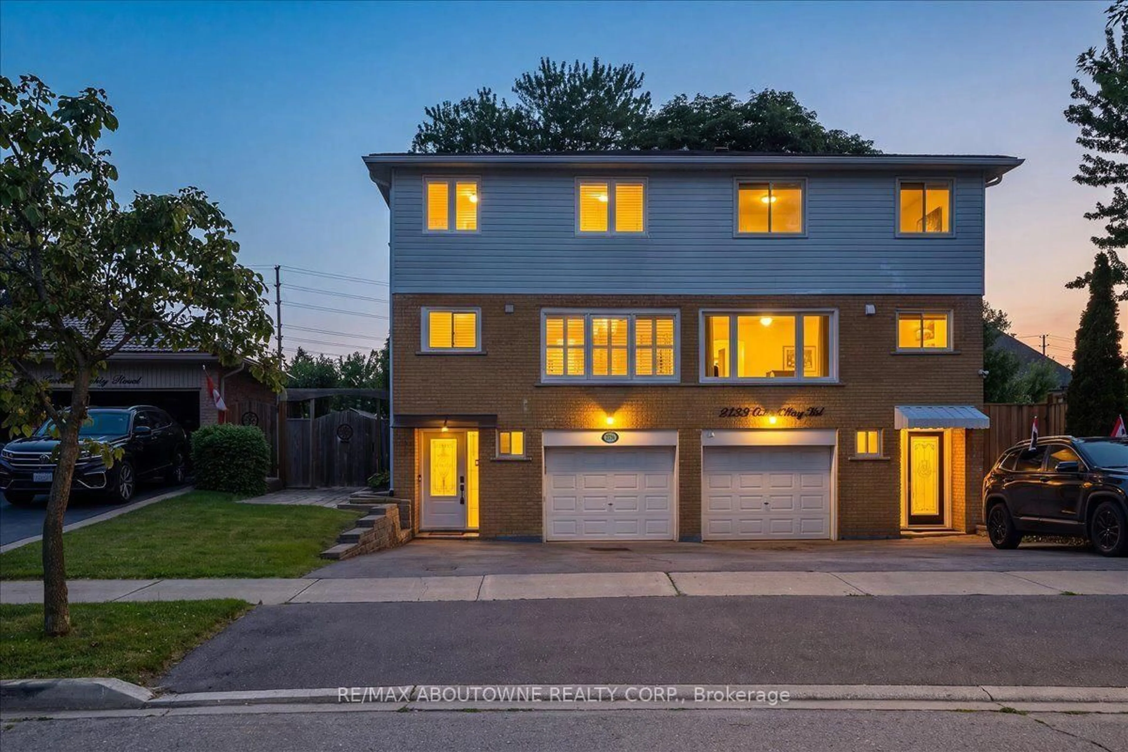Home with brick exterior material, street for 2736 Council Ring Rd, Mississauga Ontario L5L 1W2