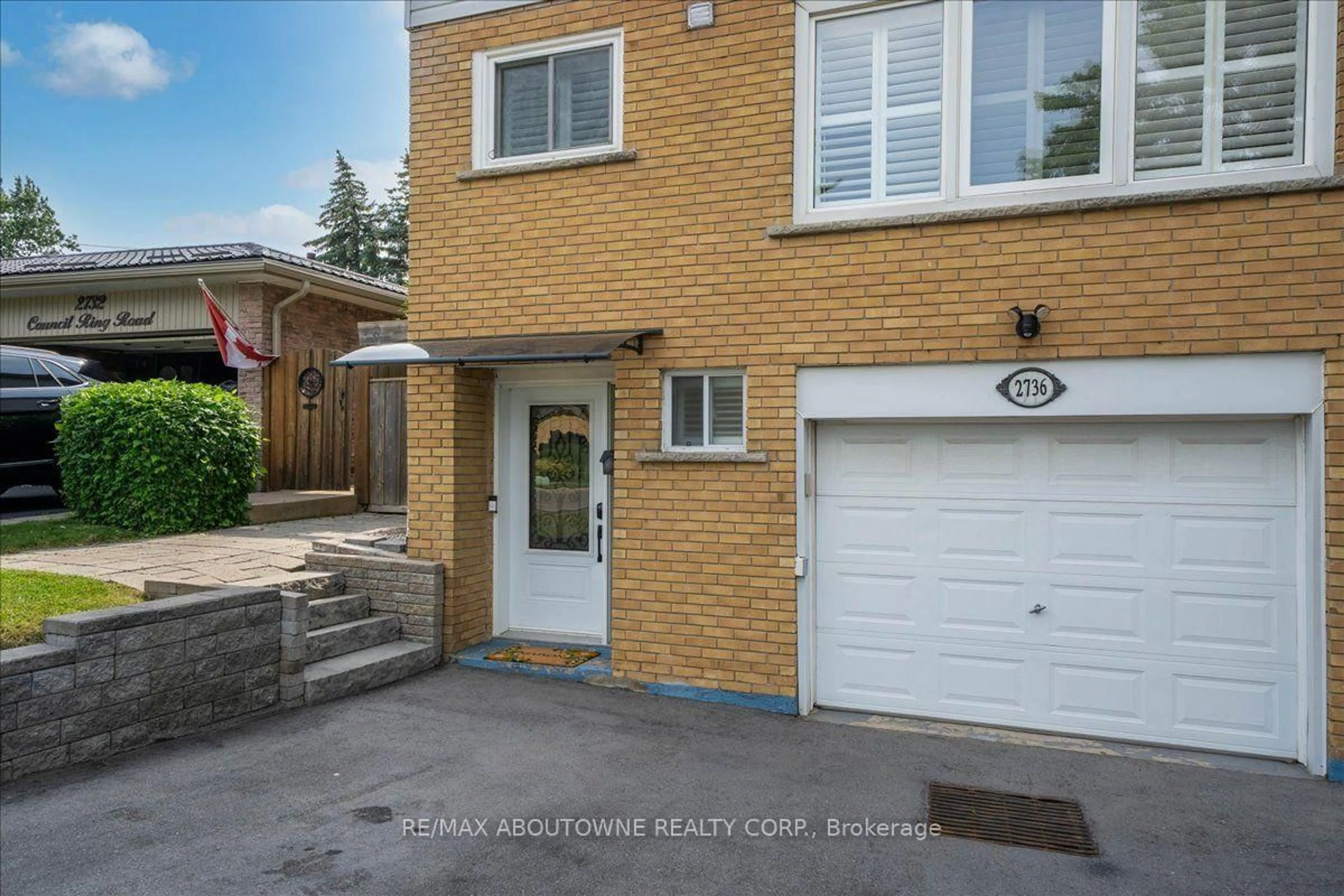 Home with brick exterior material, street for 2736 Council Ring Rd, Mississauga Ontario L5L 1W2