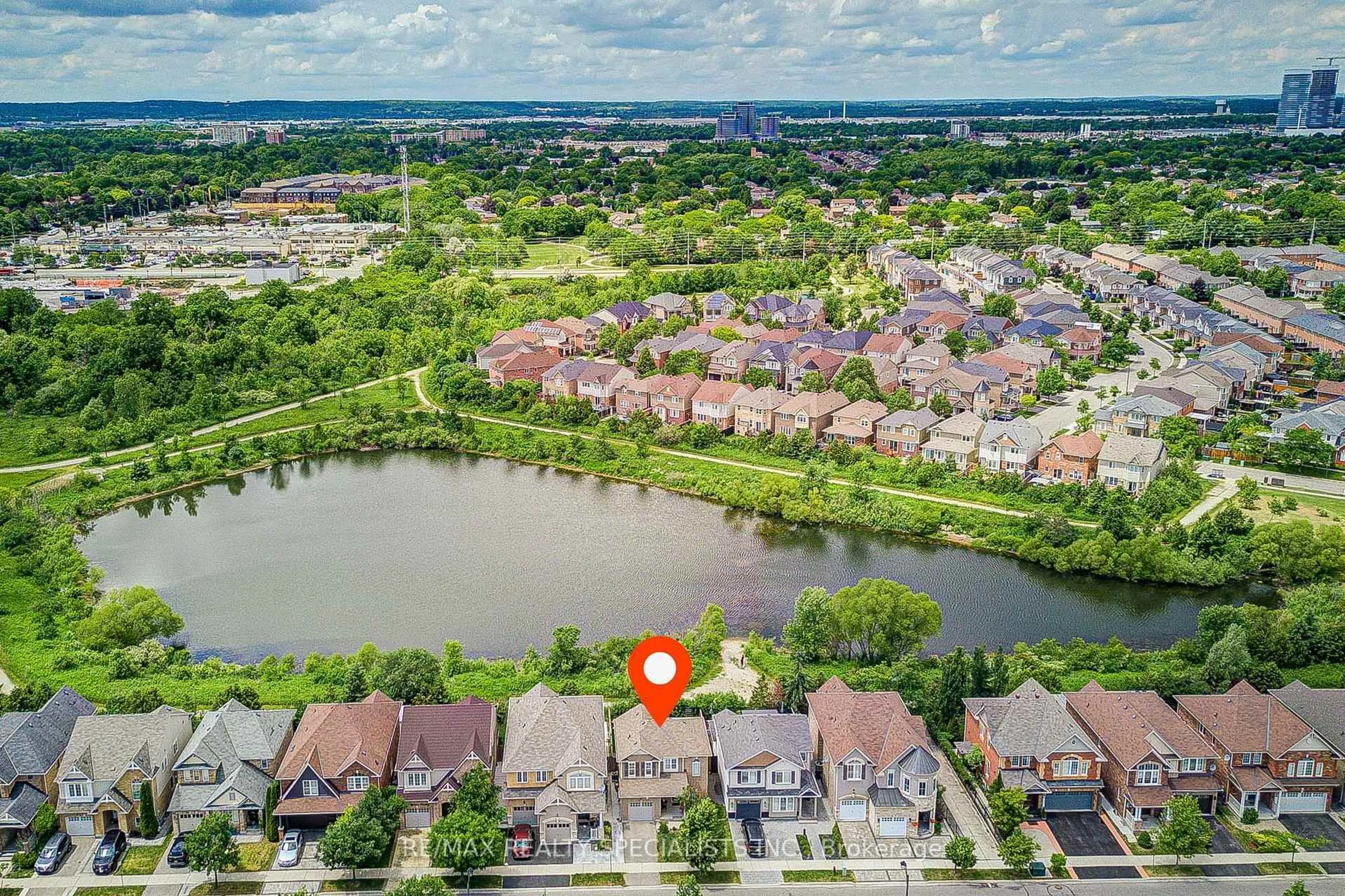 A pic from outside/outdoor area/front of a property/back of a property/a pic from drone, water/lake/river/ocean view for 629 Symons Crossing, Milton Ontario L9T 7S2