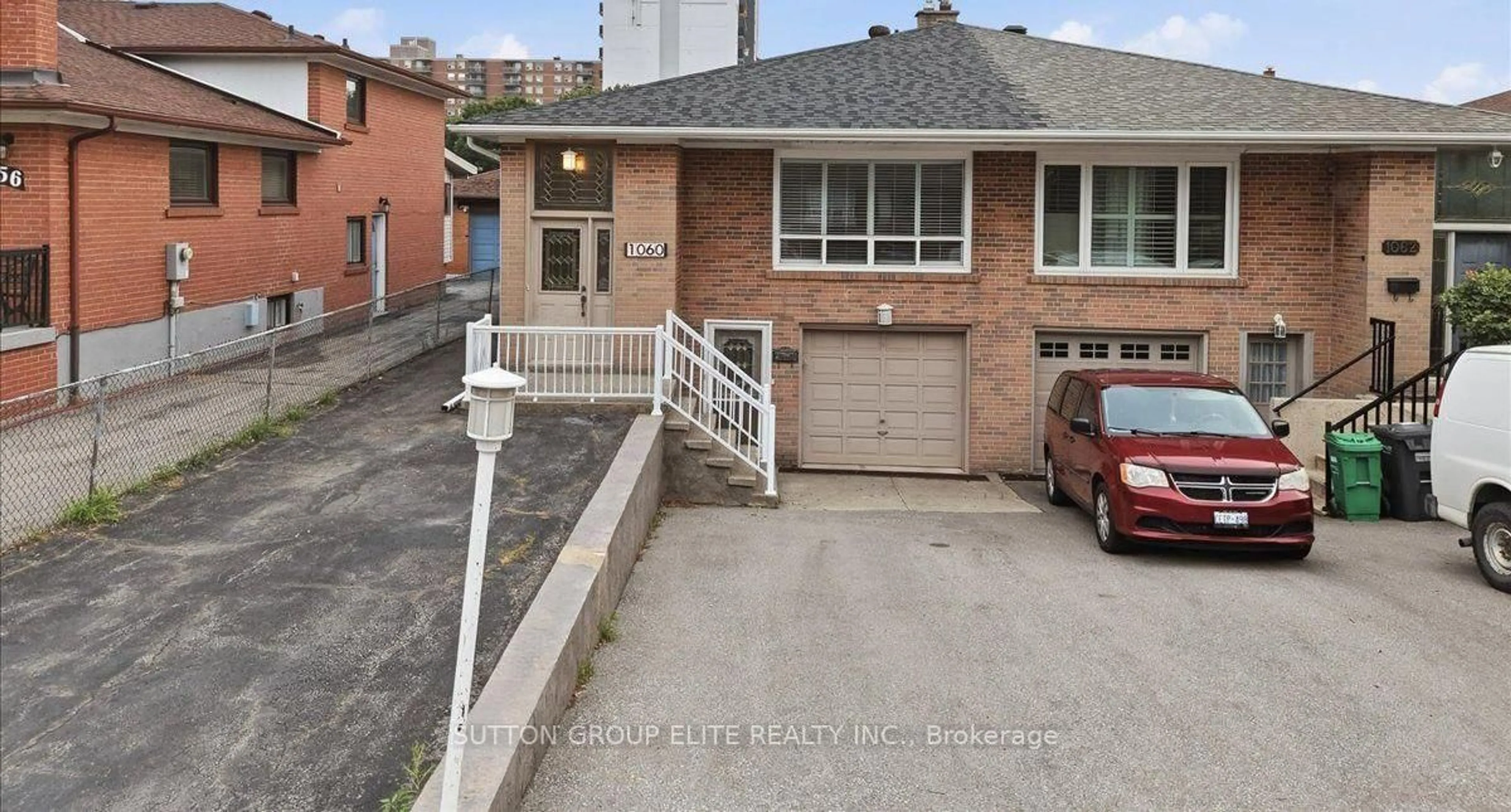 A pic from outside/outdoor area/front of a property/back of a property/a pic from drone, street for 1060 Claredale Rd, Mississauga Ontario L5G 1T6