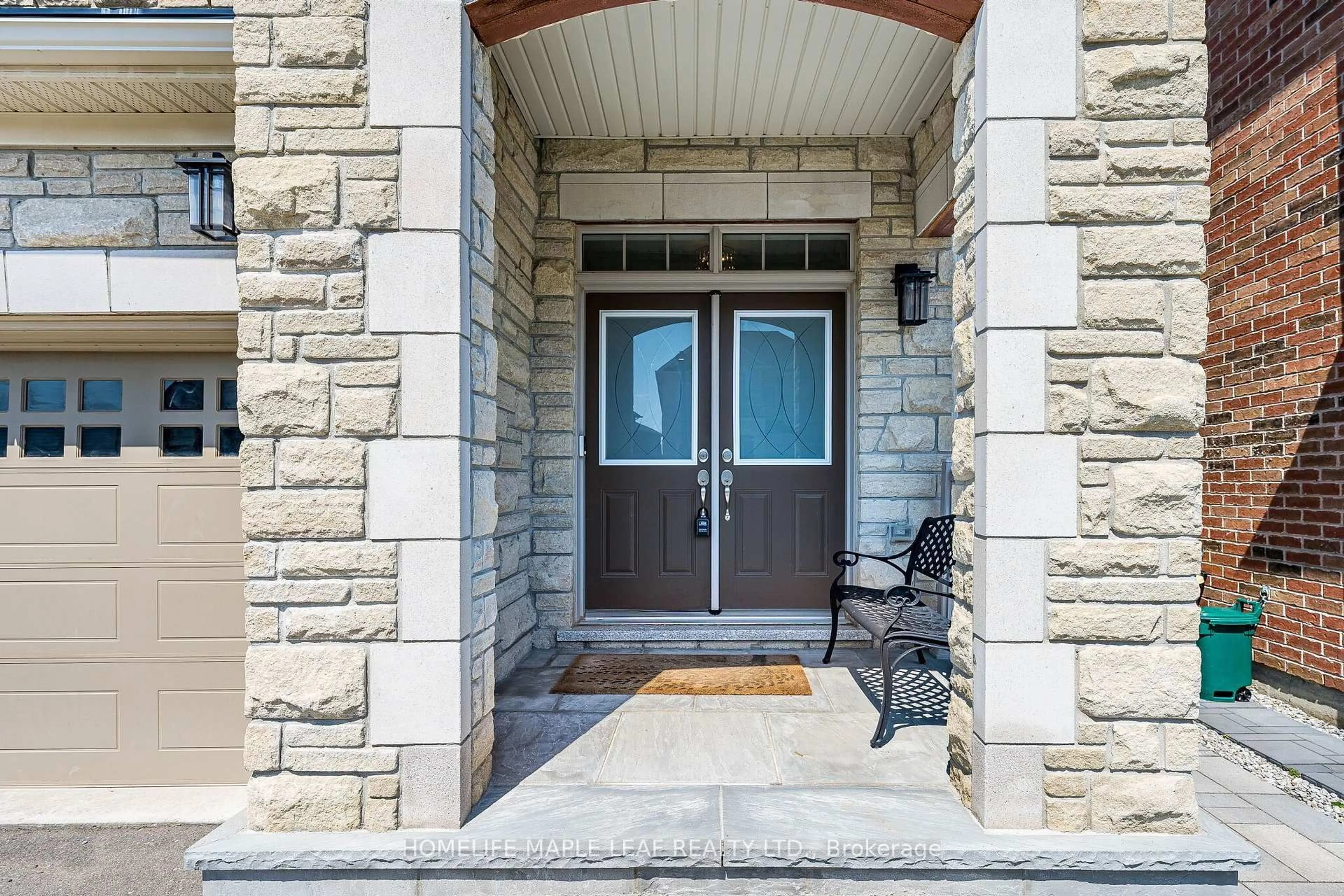 Indoor entryway for 4039 Eternity Way, Oakville Ontario L6H 3R4
