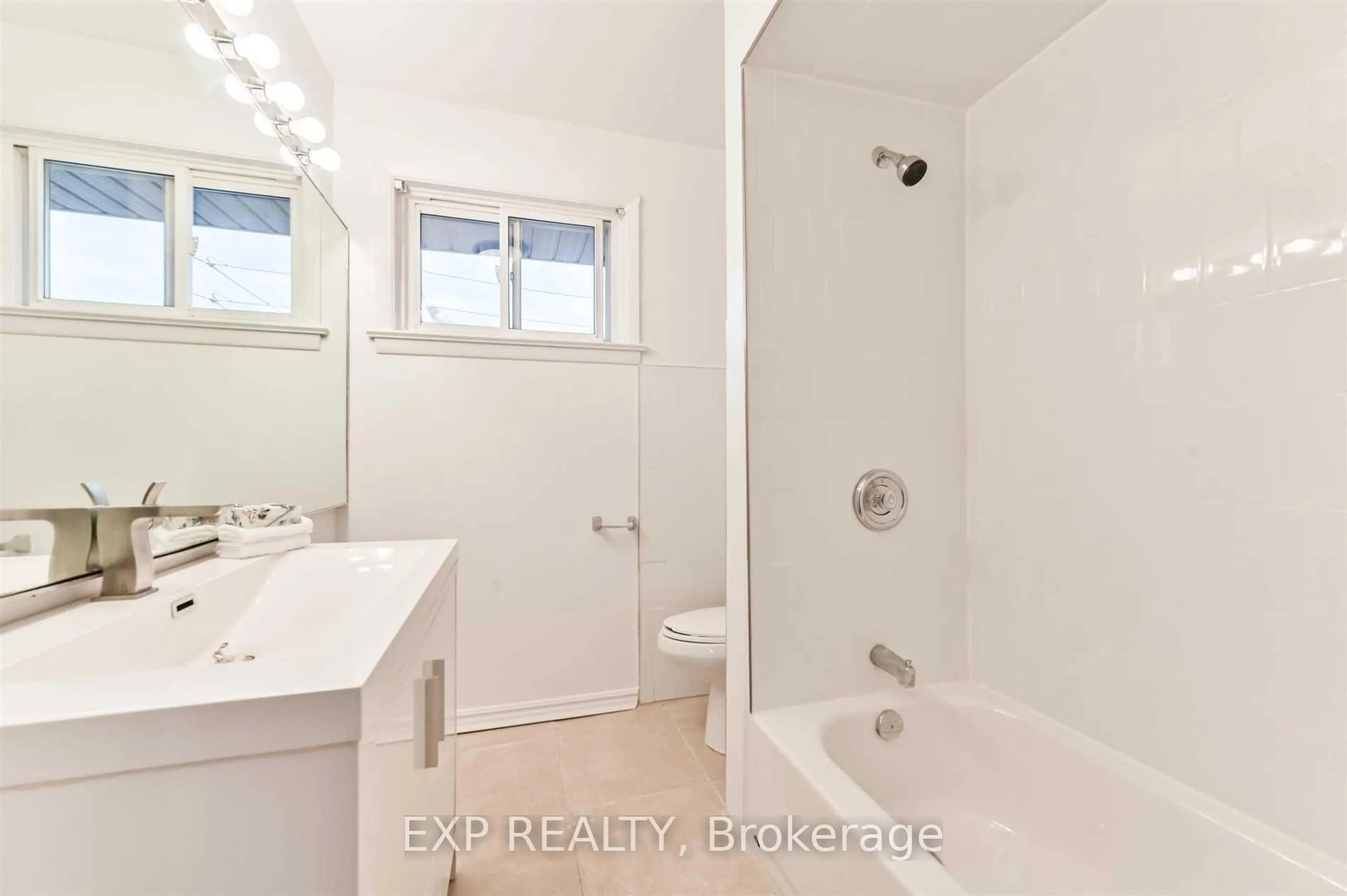 Standard bathroom, ceramic/tile floor for 132 Brookhaven Dr, Toronto Ontario M6M 4P2