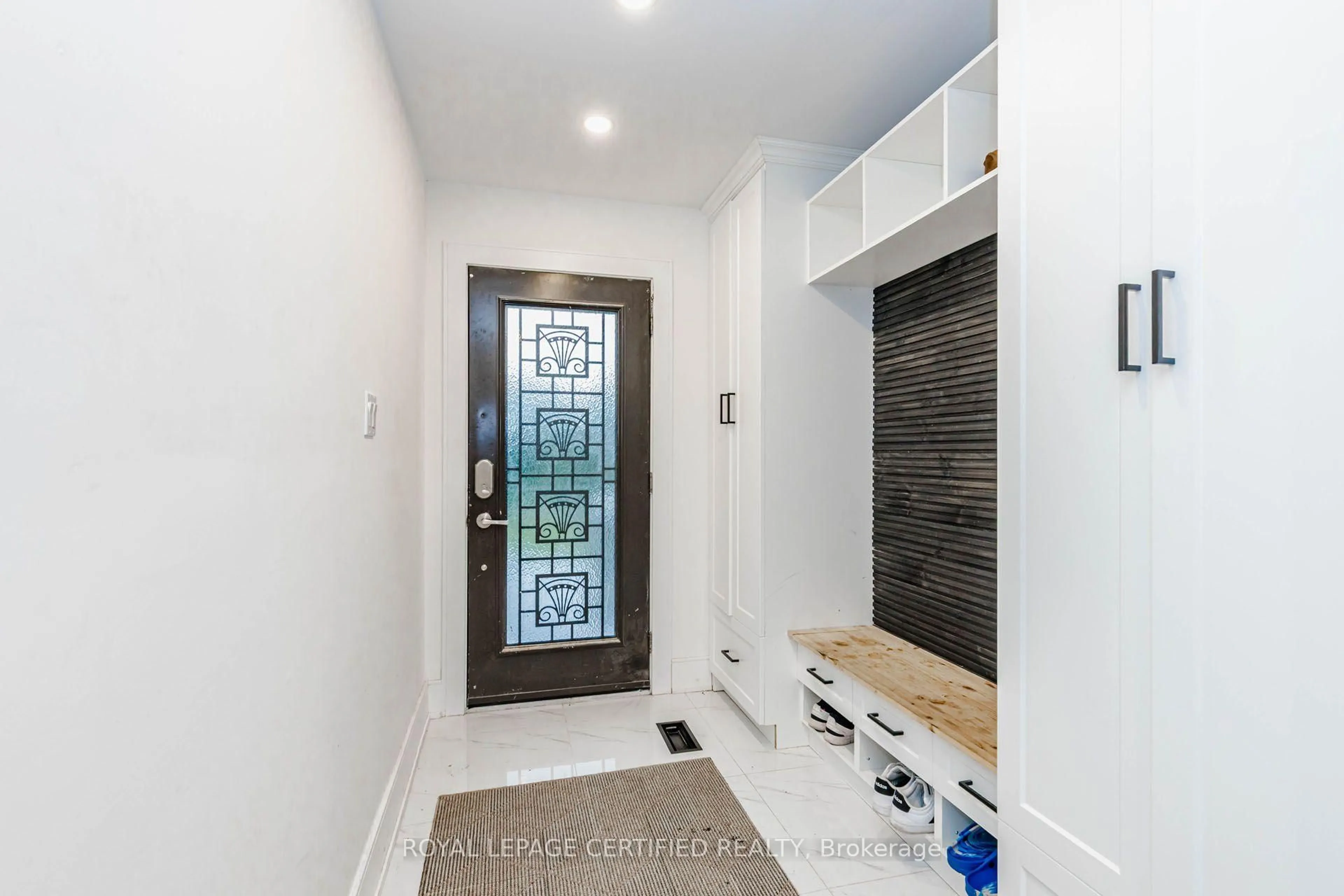 Indoor entryway for 9706 Guelph Line, Milton Ontario L0P 1B0
