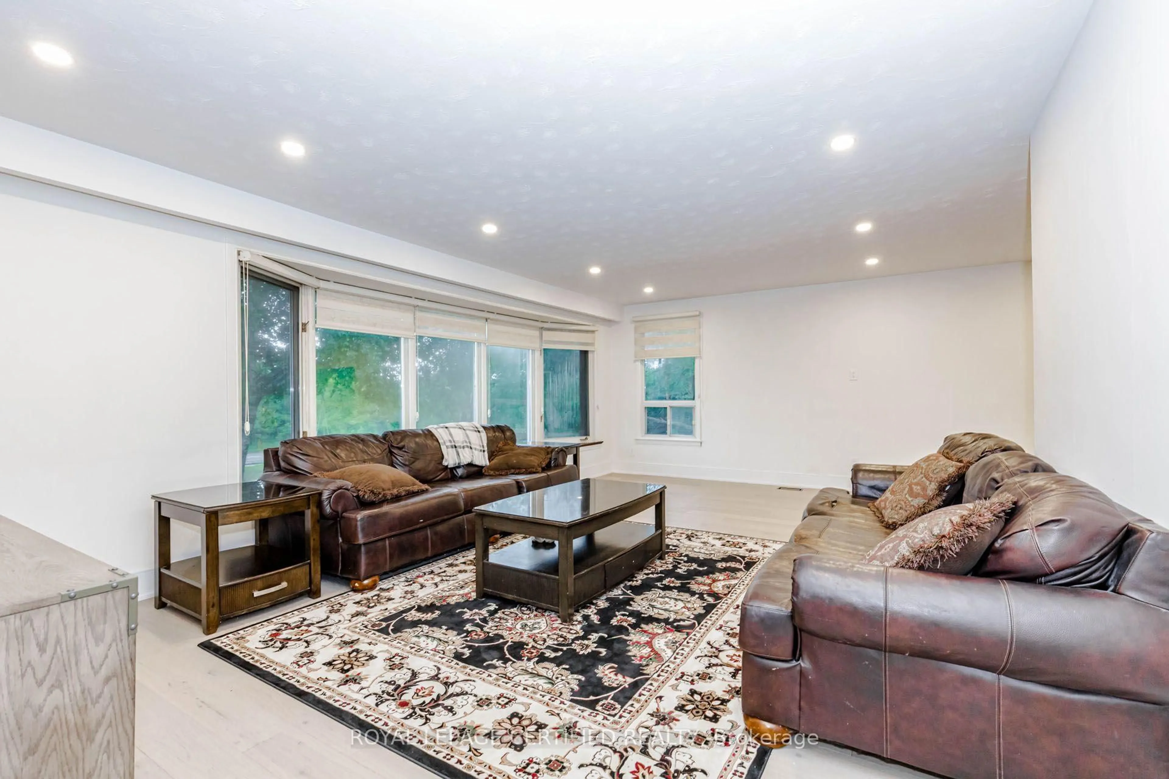 Living room with furniture, unknown for 9706 Guelph Line, Milton Ontario L0P 1B0