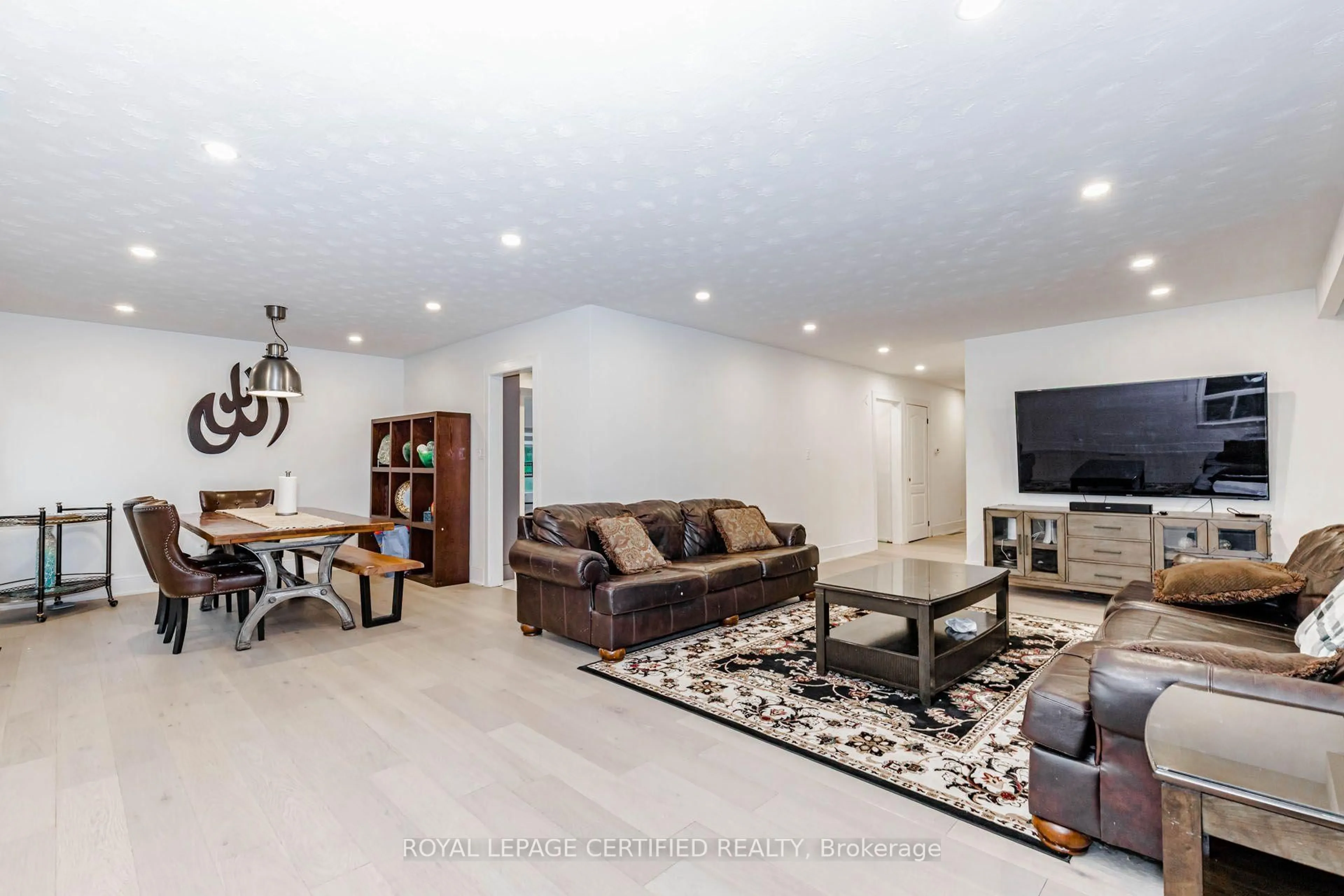 Living room with furniture, unknown for 9706 Guelph Line, Milton Ontario L0P 1B0
