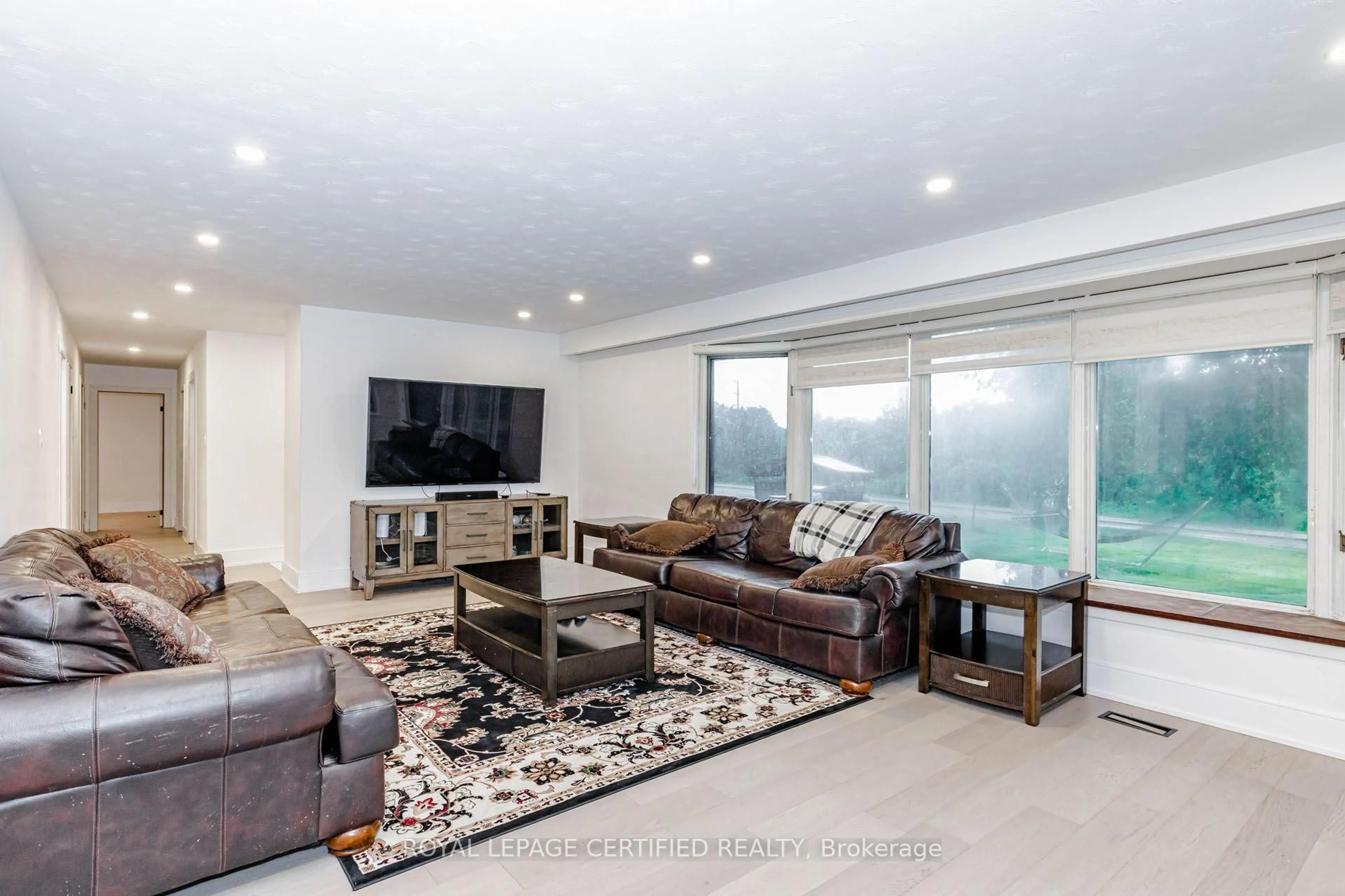 Living room with furniture, unknown for 9706 Guelph Line, Milton Ontario L0P 1B0