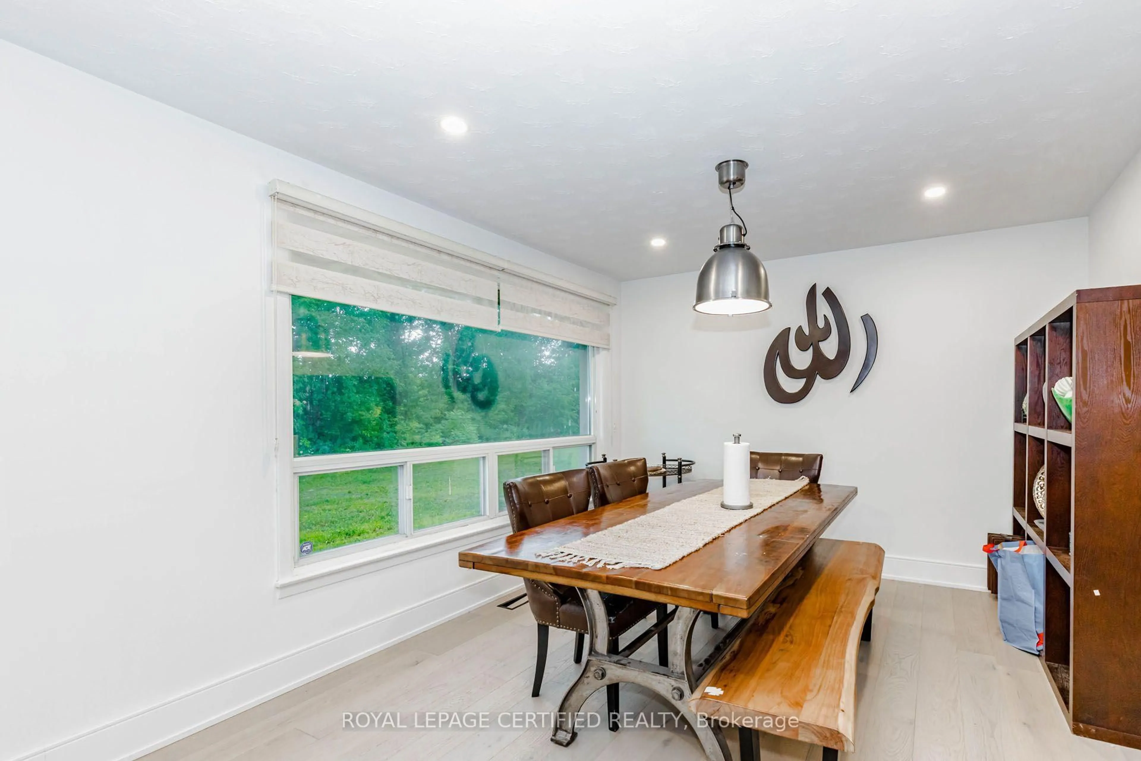 Dining room, wood/laminate floor for 9706 Guelph Line, Milton Ontario L0P 1B0