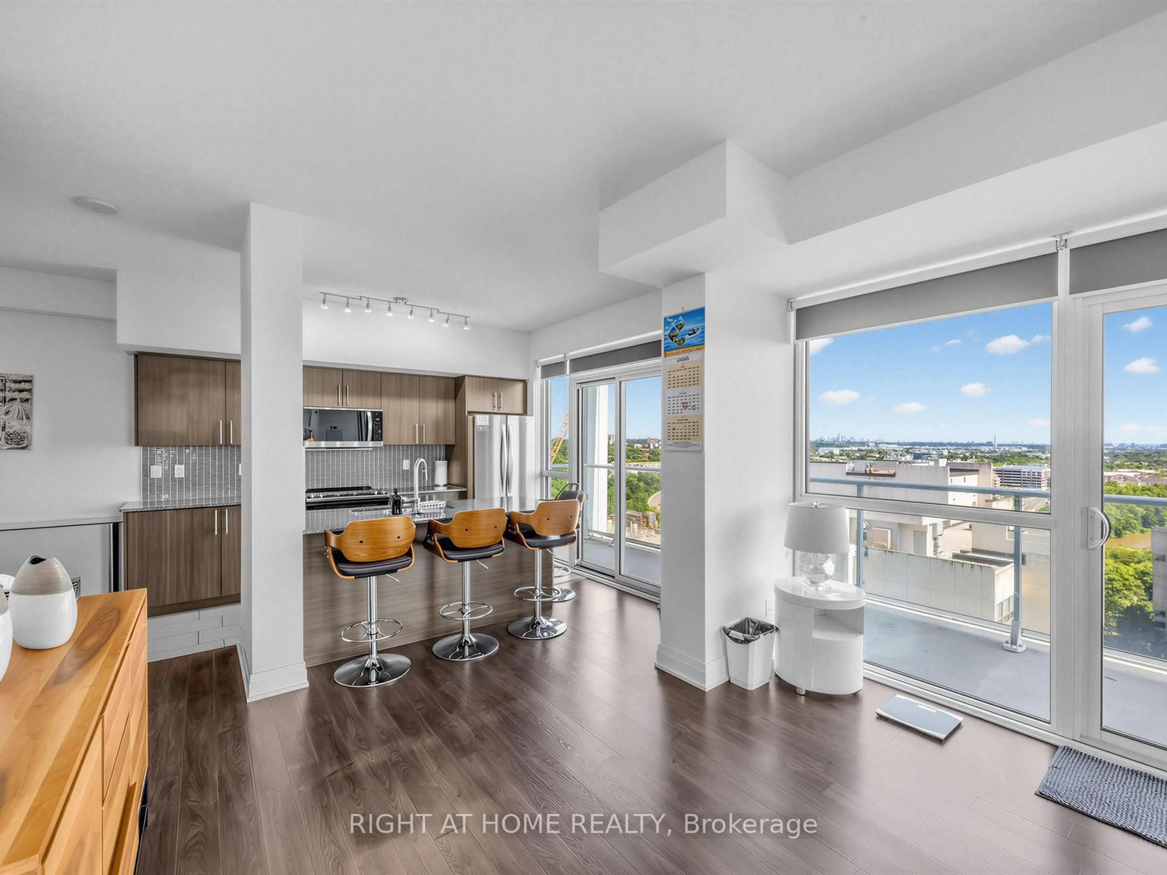 Open concept kitchen, unknown for 55 Speers Rd #LPH04 (1804), Oakville Ontario L6K 0H9