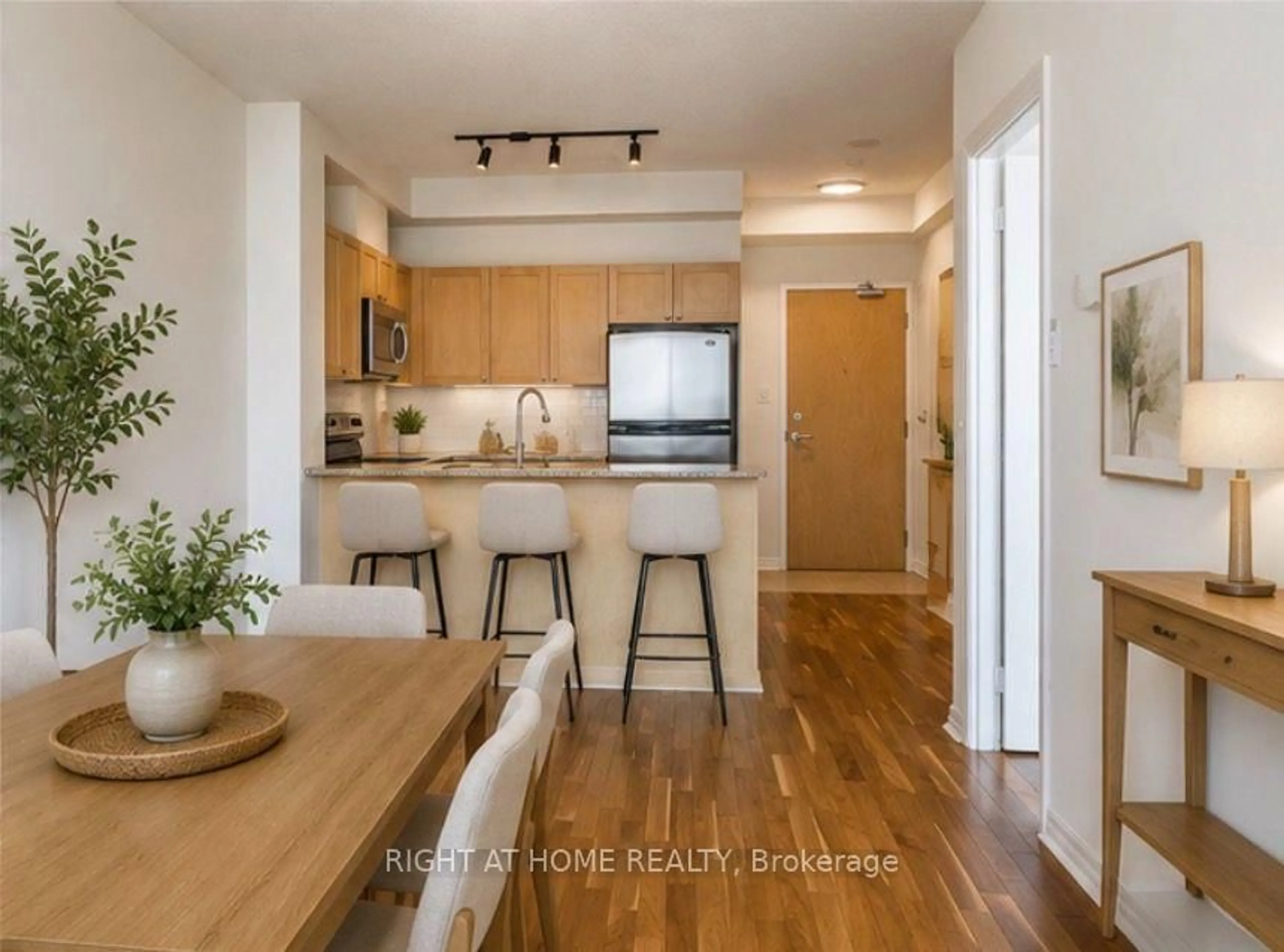 Open concept kitchen, wood/laminate floor for 3515 Kariya Dr #1108, Mississauga Ontario L5B 0C1