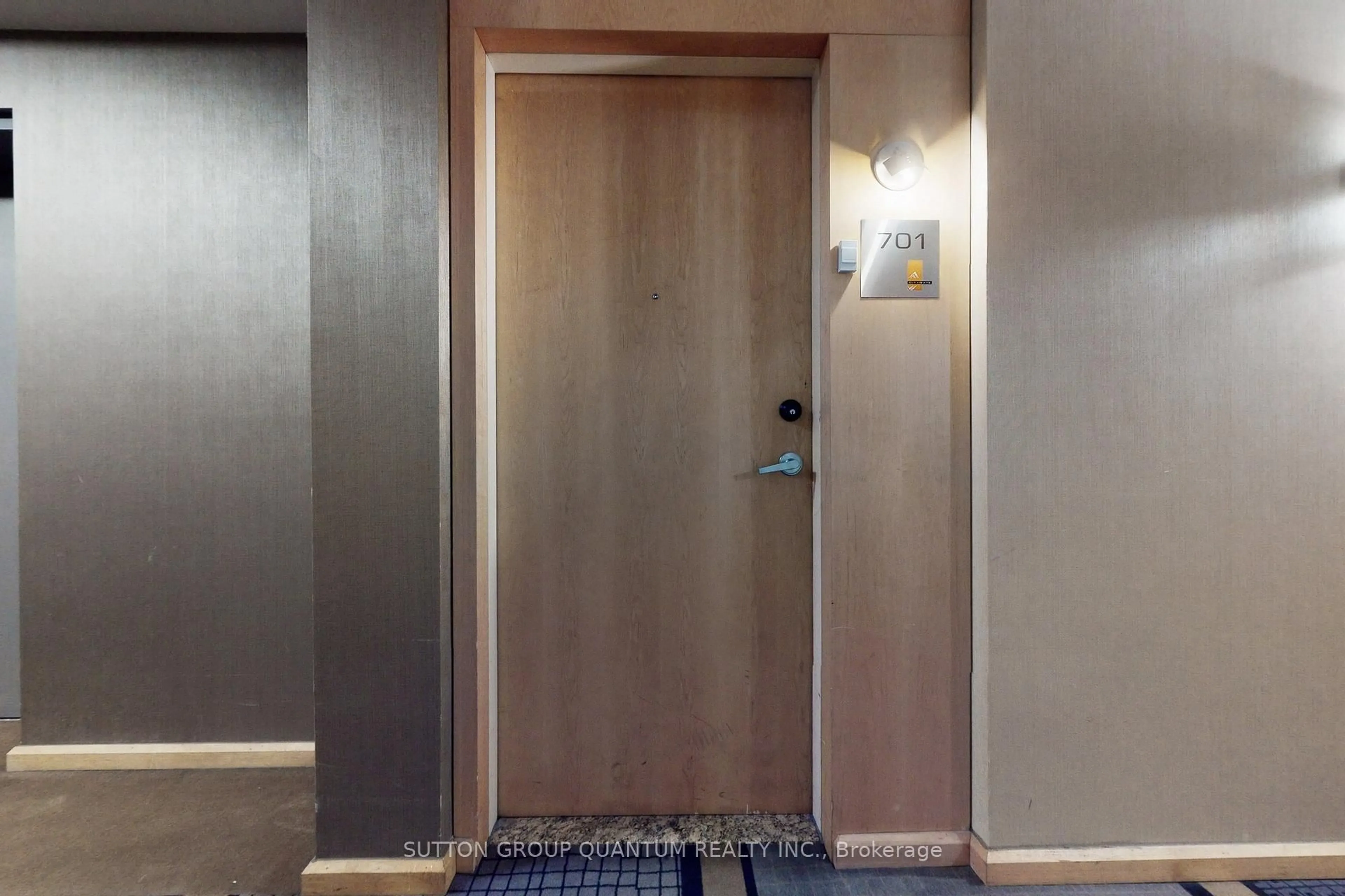 Indoor foyer for 3939 Duke Of York Blvd #701, Mississauga Ontario L5B 4N2