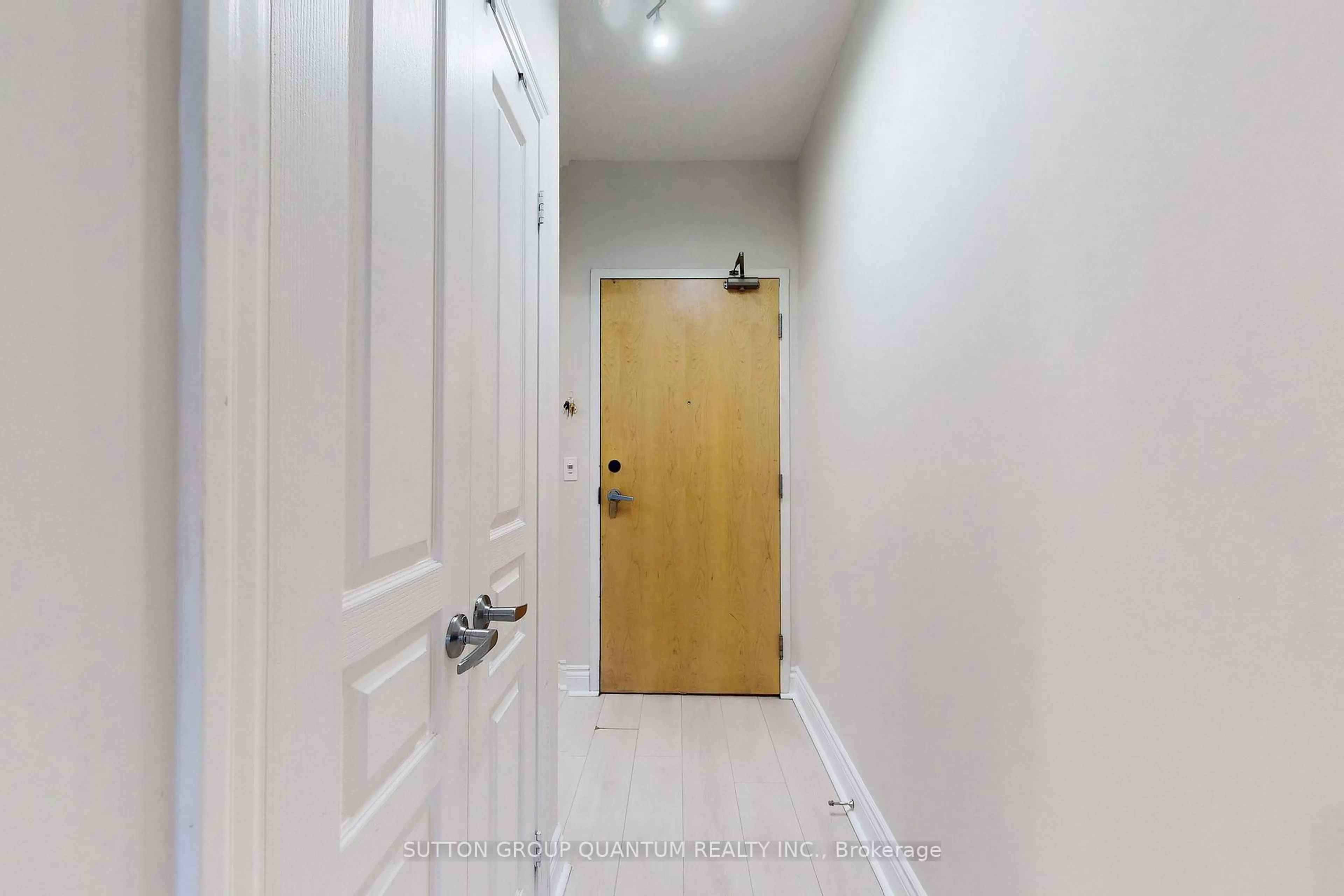 Indoor entryway for 3939 Duke Of York Blvd #701, Mississauga Ontario L5B 4N2