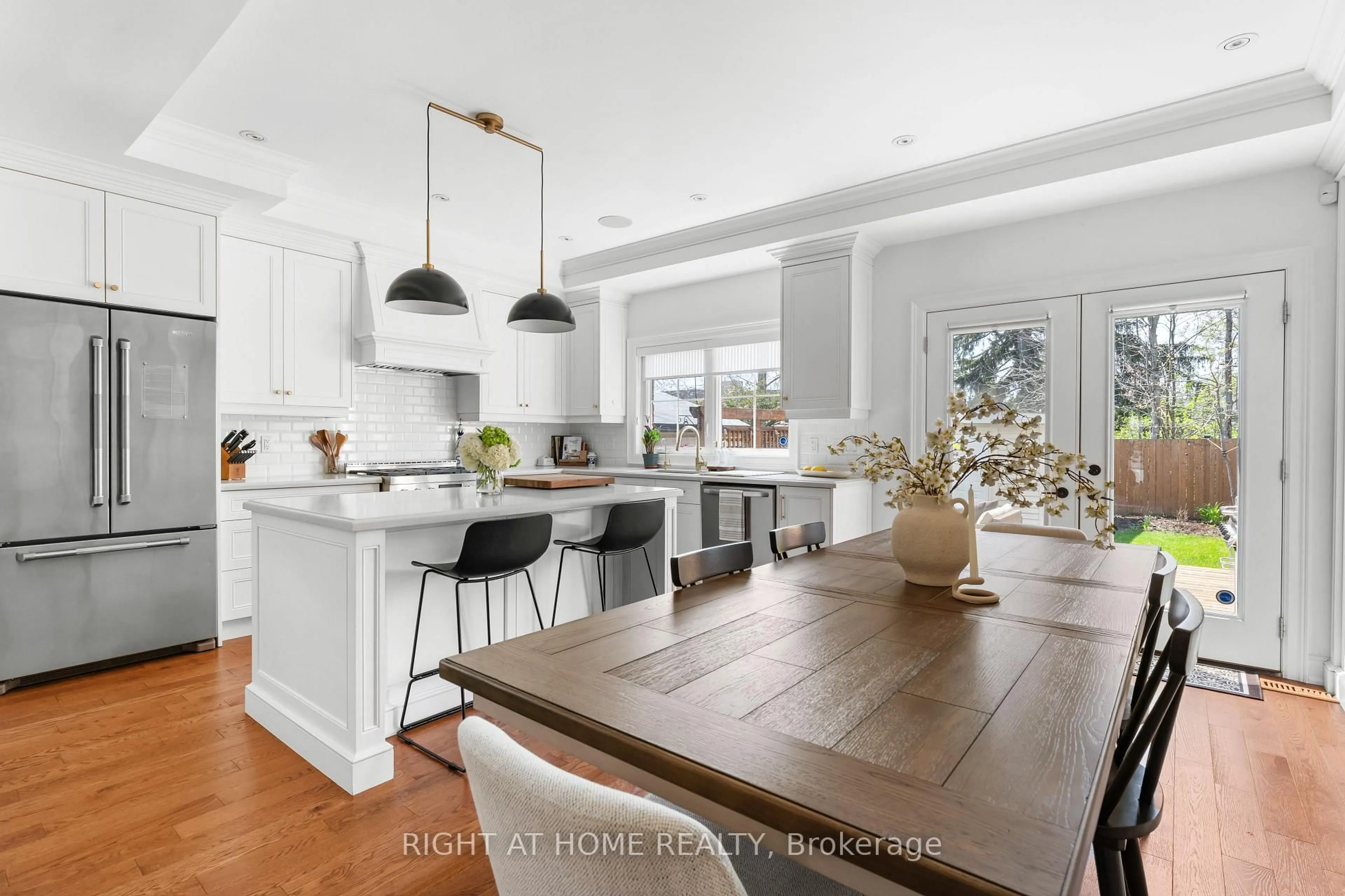 Open concept kitchen, unknown for 1068A Shaw Dr, Mississauga Ontario L5G 3Z4