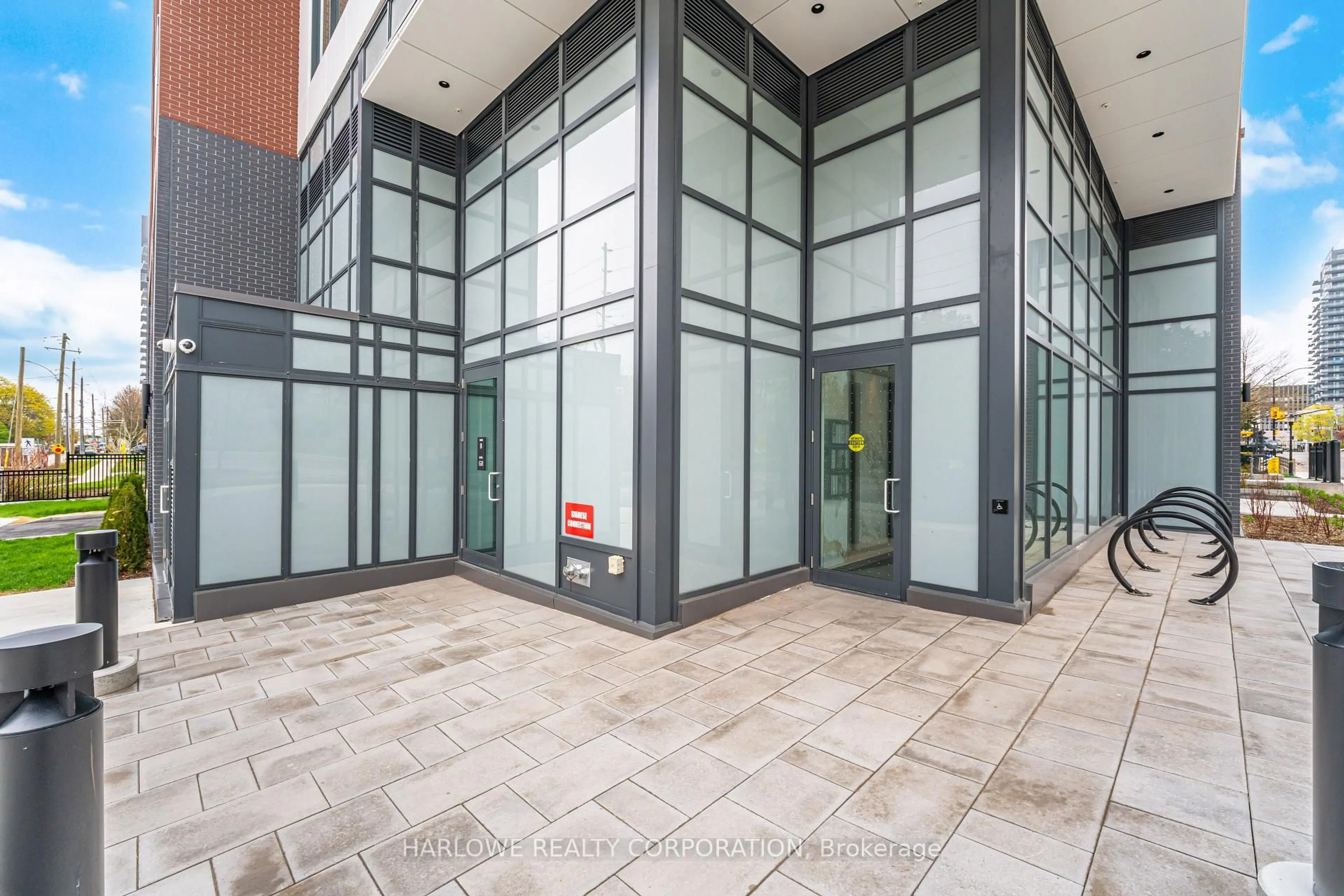 Indoor foyer for 2088 James St #1011, Burlington Ontario L7R 0H2