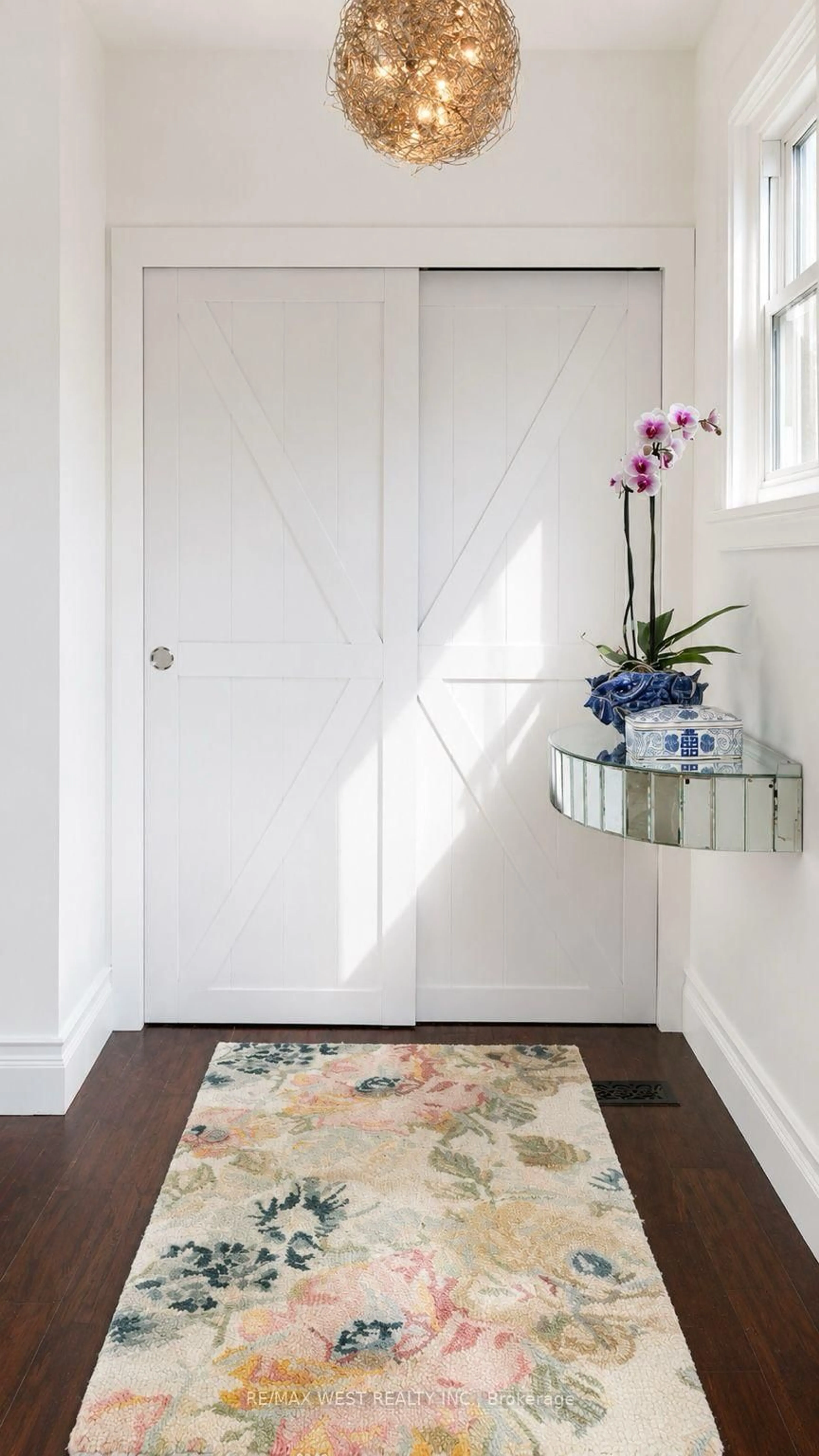 Indoor entryway for 12 Brentwood Rd, Toronto Ontario M8Z 3N2