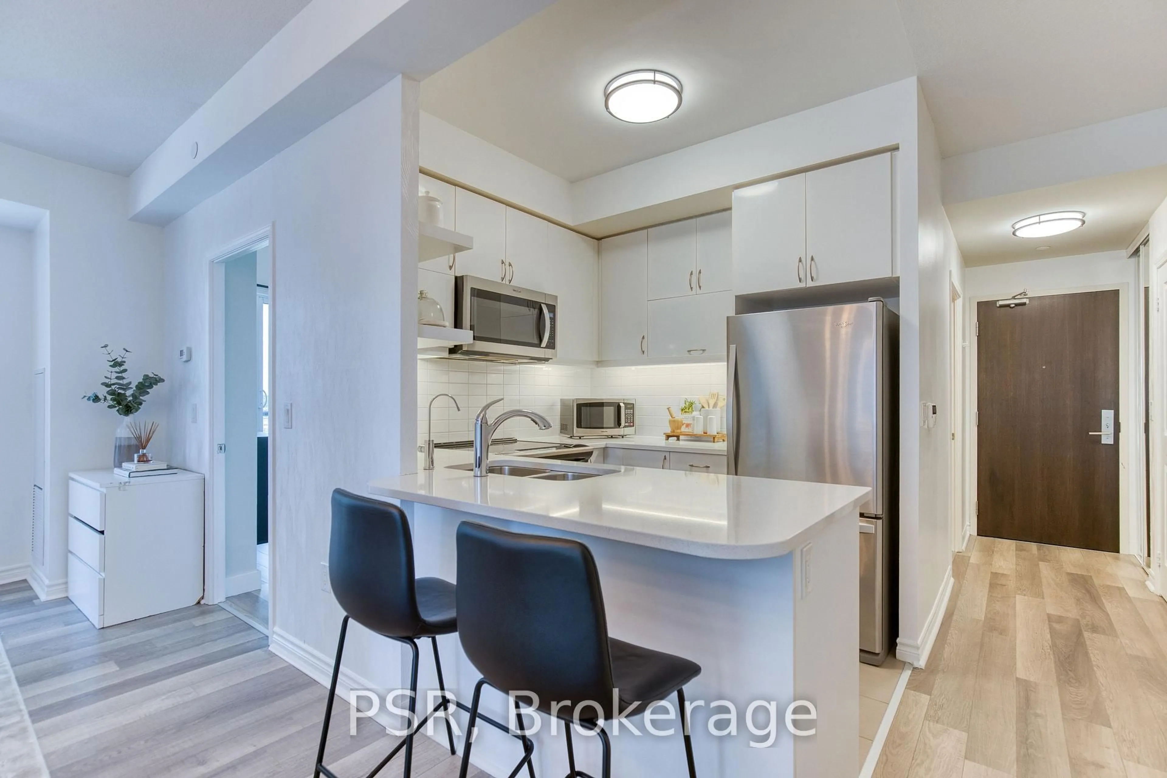 Open concept kitchen, unknown for 39 Annie Craig Ave #905, Toronto Ontario M8V 0H1