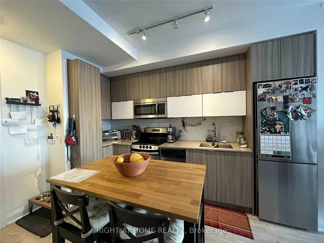 56 Annie Craig Dr #1806, Toronto 2