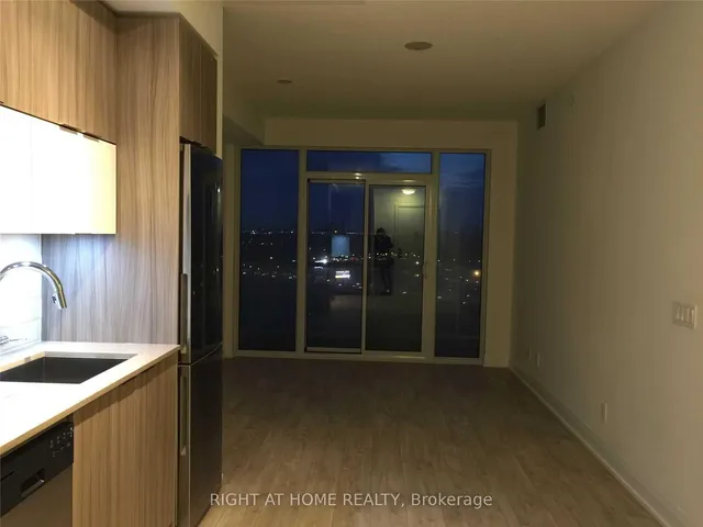 56 Annie Craig Dr #1806, Toronto 5
