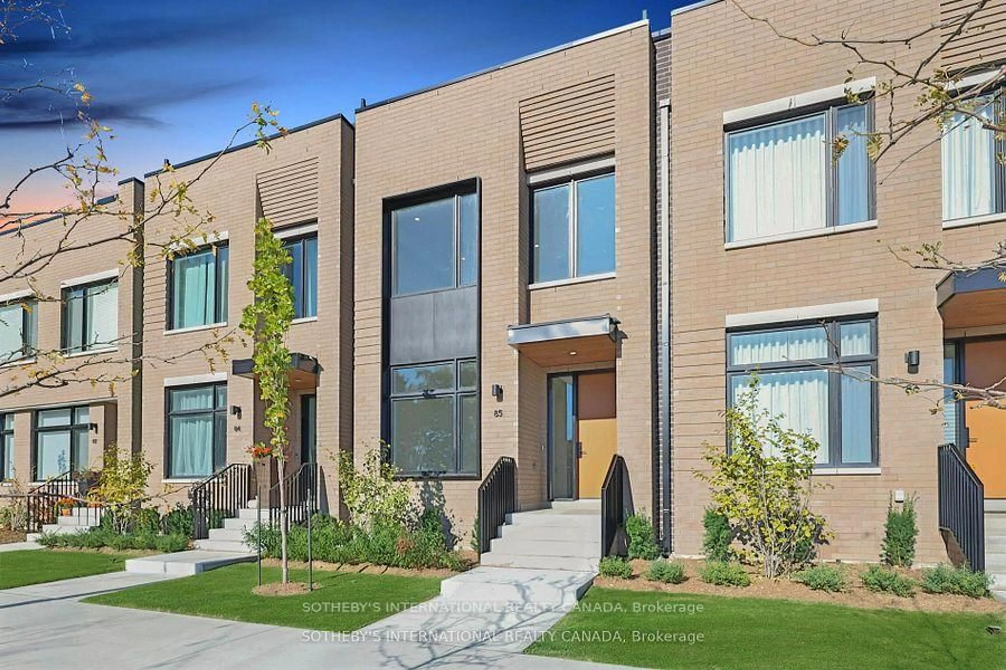 Home with brick exterior material, street for 60 Lou Parsons Way Dr #TH 85, Mississauga Ontario L5H 0B2