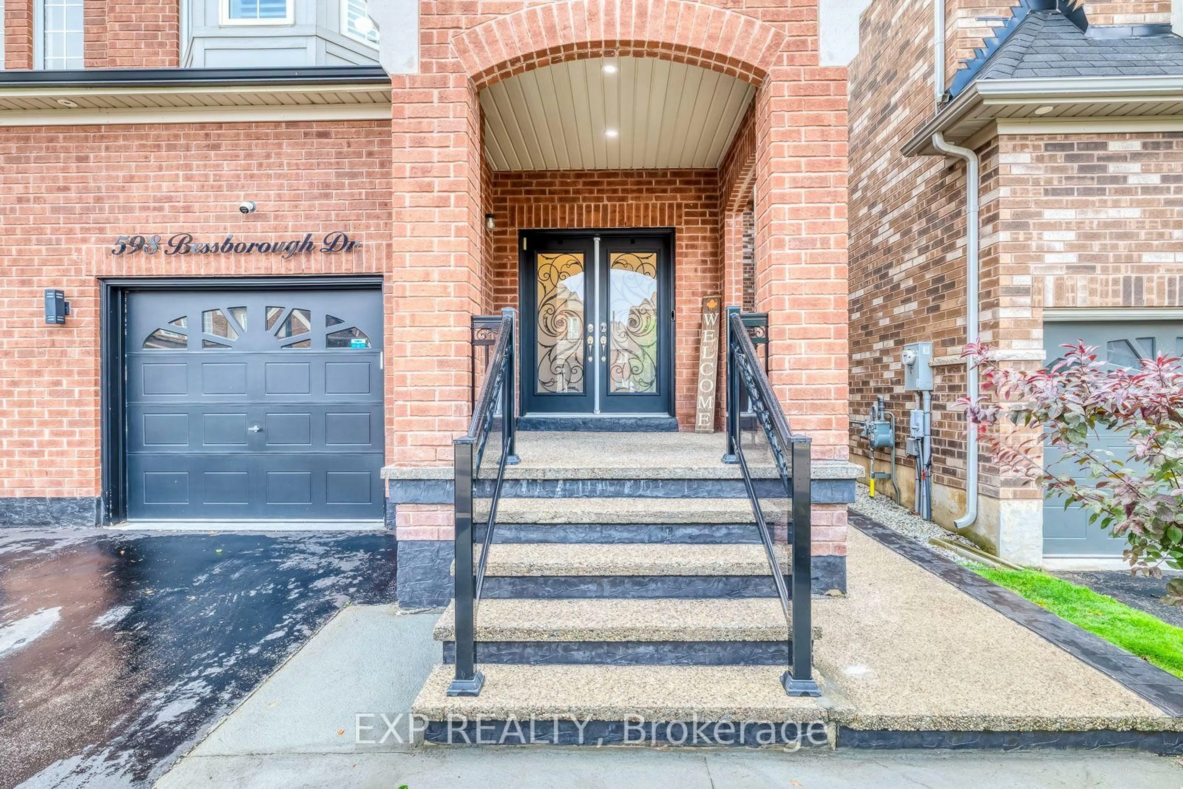 Indoor entryway for 598 Bessborough Dr, Milton Ontario L9T 8V9
