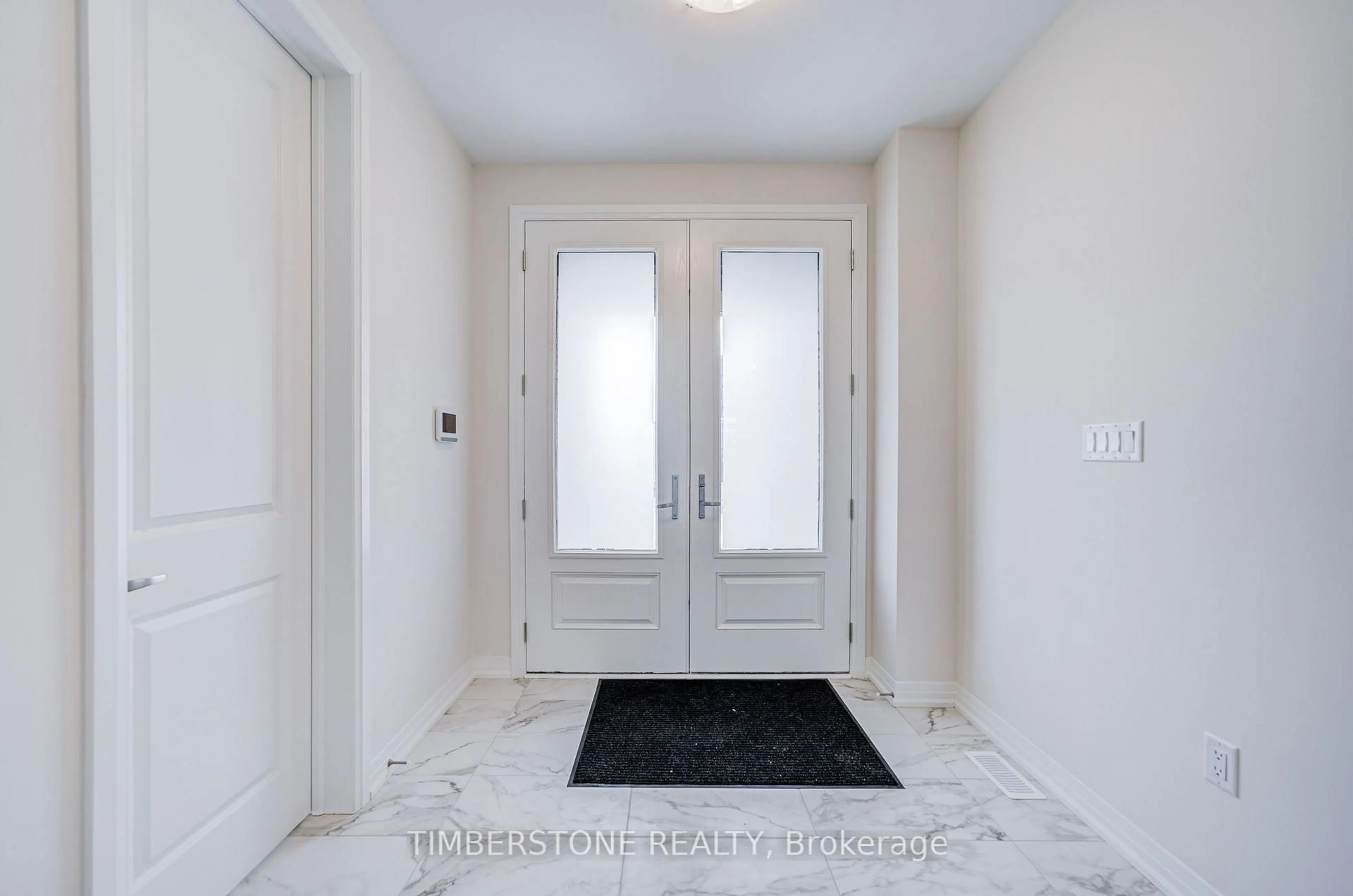 Indoor entryway for 23 Aveena Rd, Brampton Ontario L6P 4R8