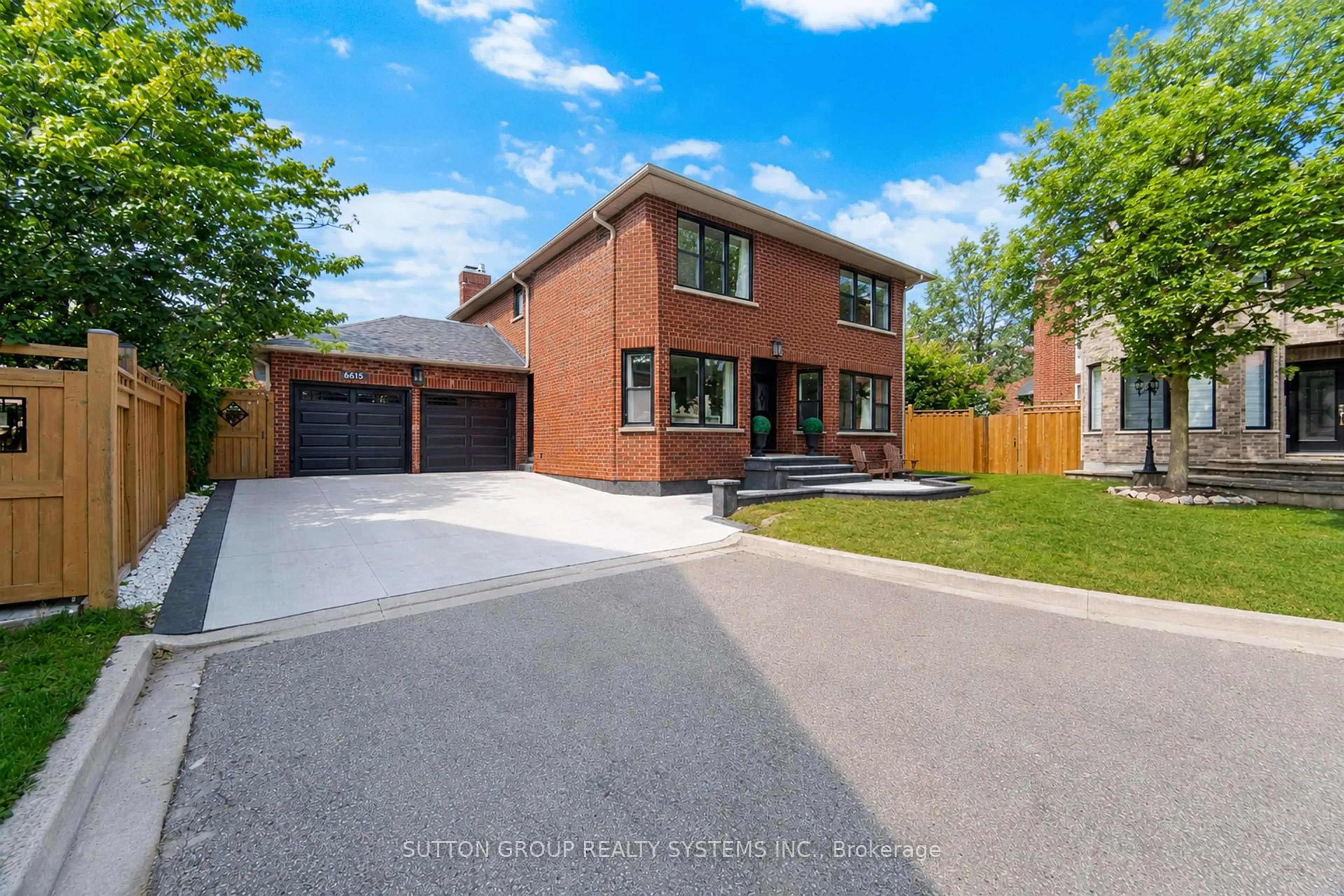 A pic from outside/outdoor area/front of a property/back of a property/a pic from drone, street for 6615 Snow Goose Lane, Mississauga Ontario L5N 5H5