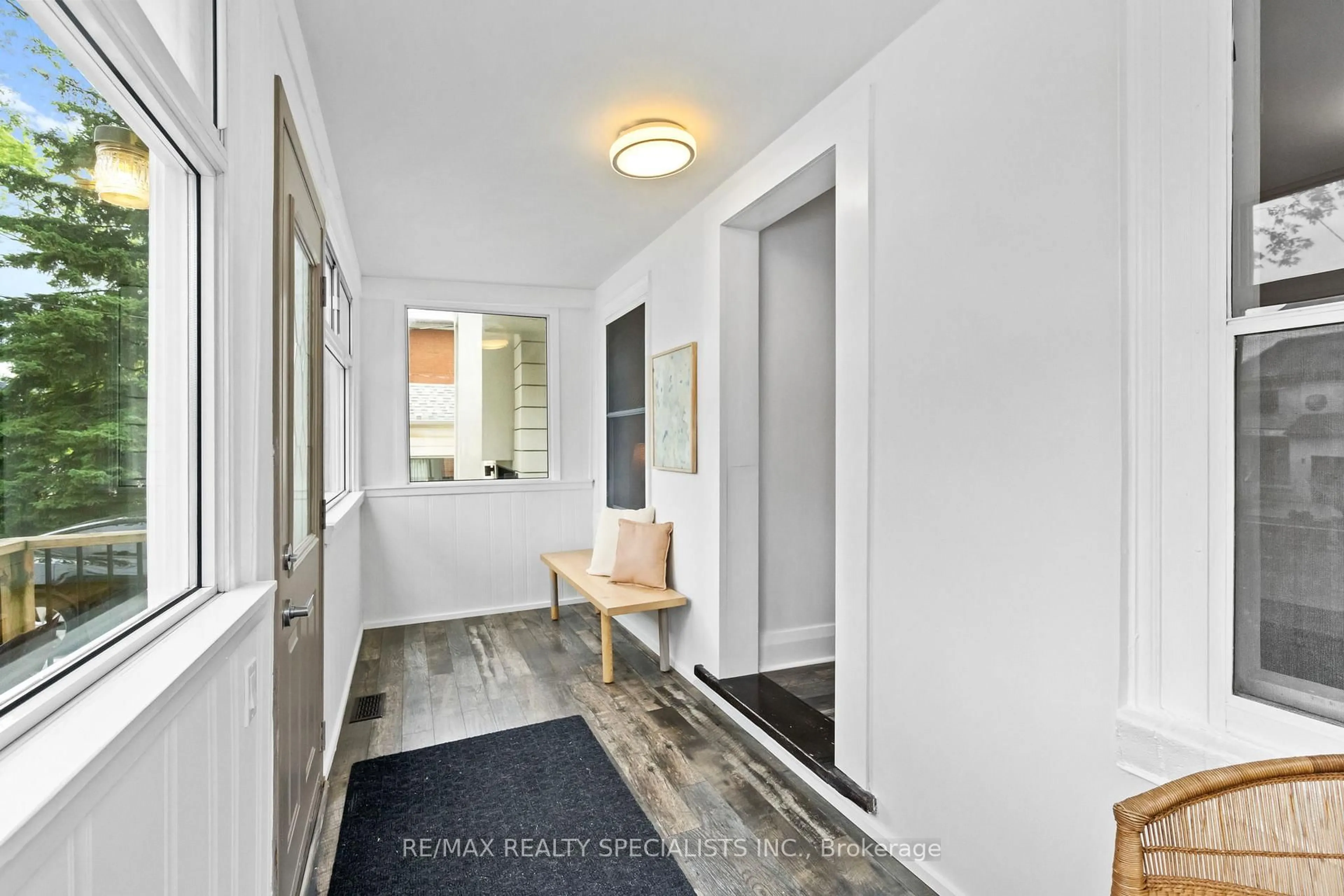 Indoor entryway for 159 Hillside Ave, Toronto Ontario M8V 1T3