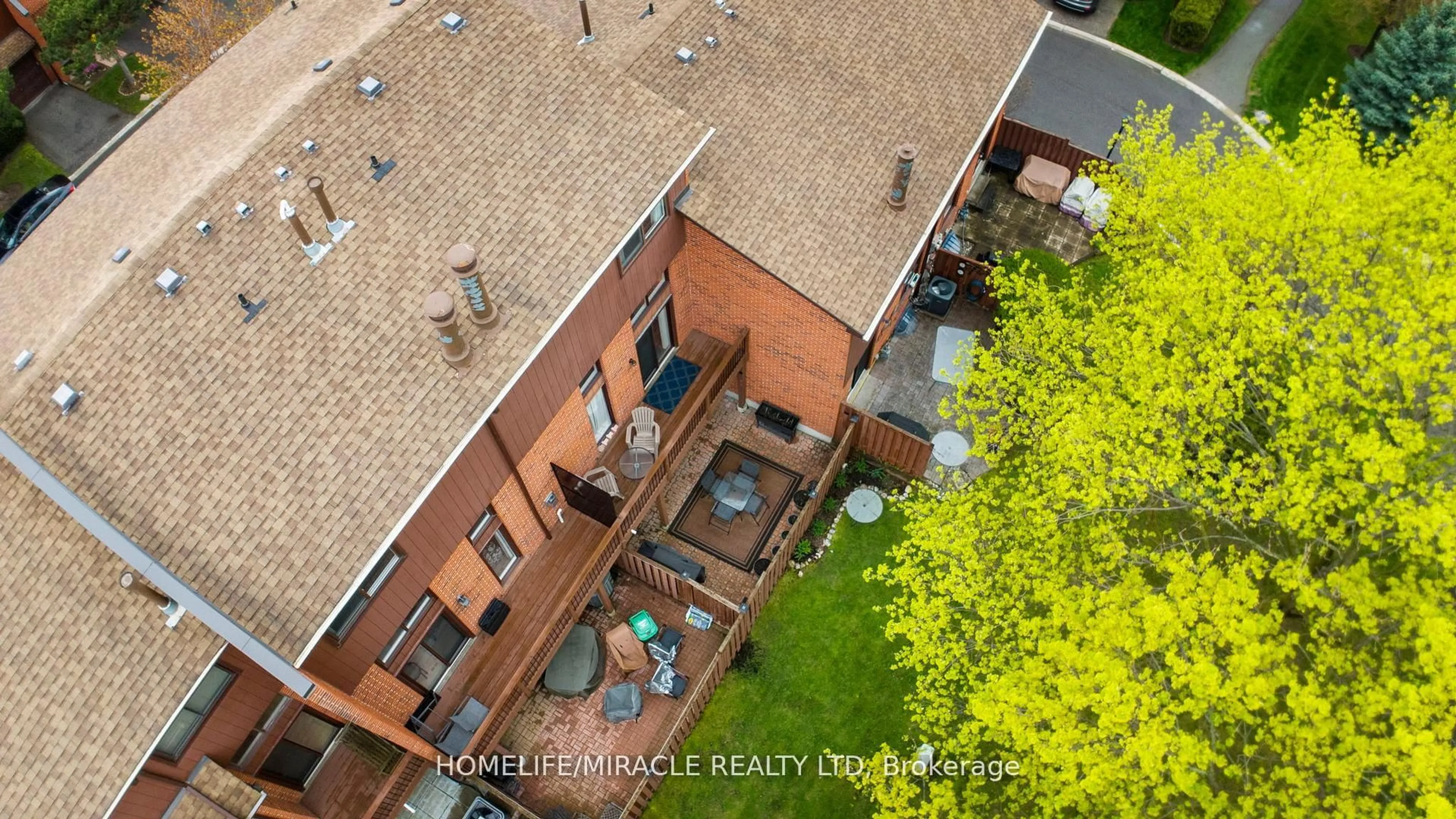 A pic from outside/outdoor area/front of a property/back of a property/a pic from drone, city buildings view from balcony for 4165 Fieldgate Dr #32, Mississauga Ontario L4W 2M9