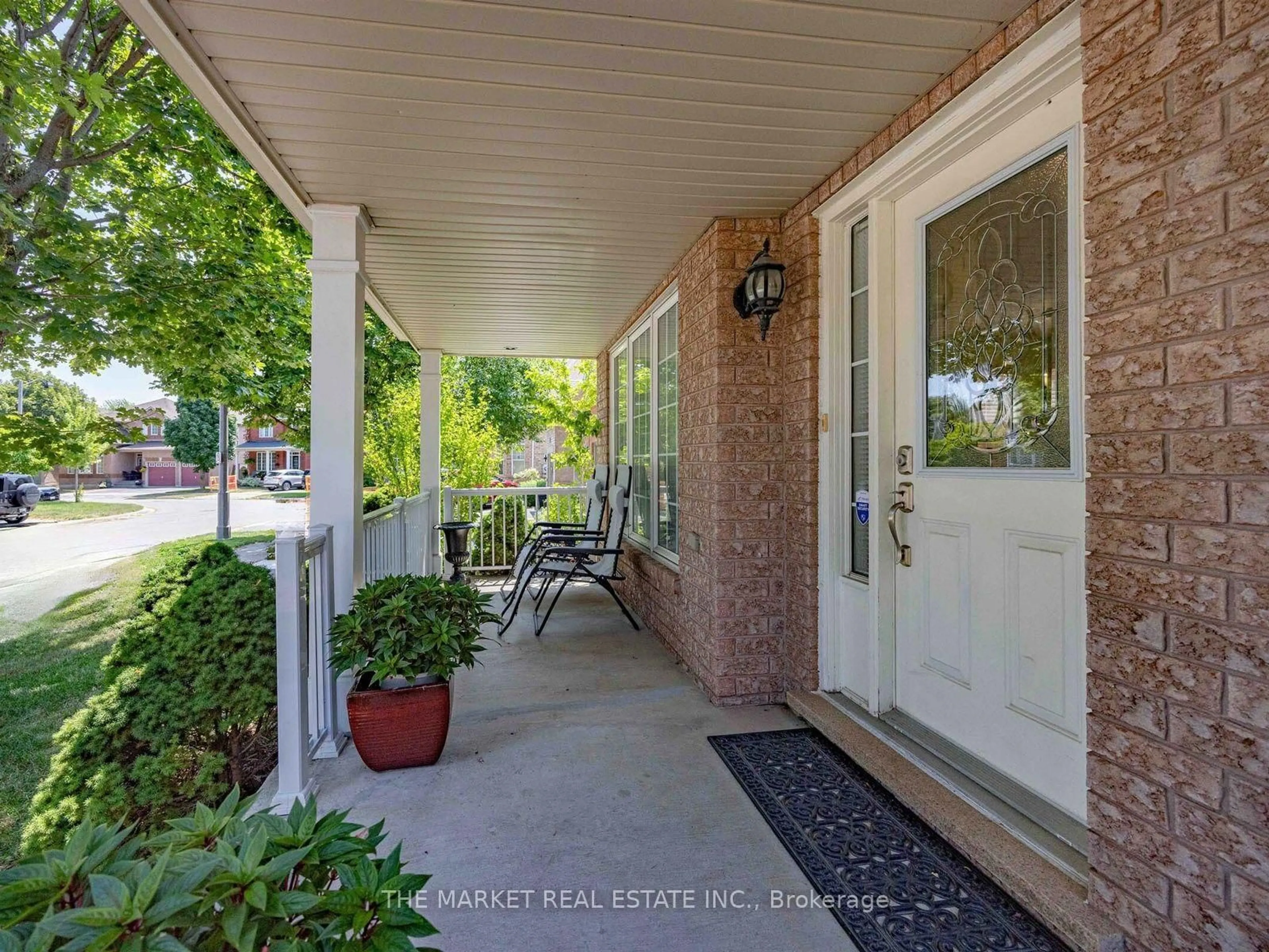 Indoor entryway for 2278 Dunforest Cres, Oakville Ontario L6M 4X3