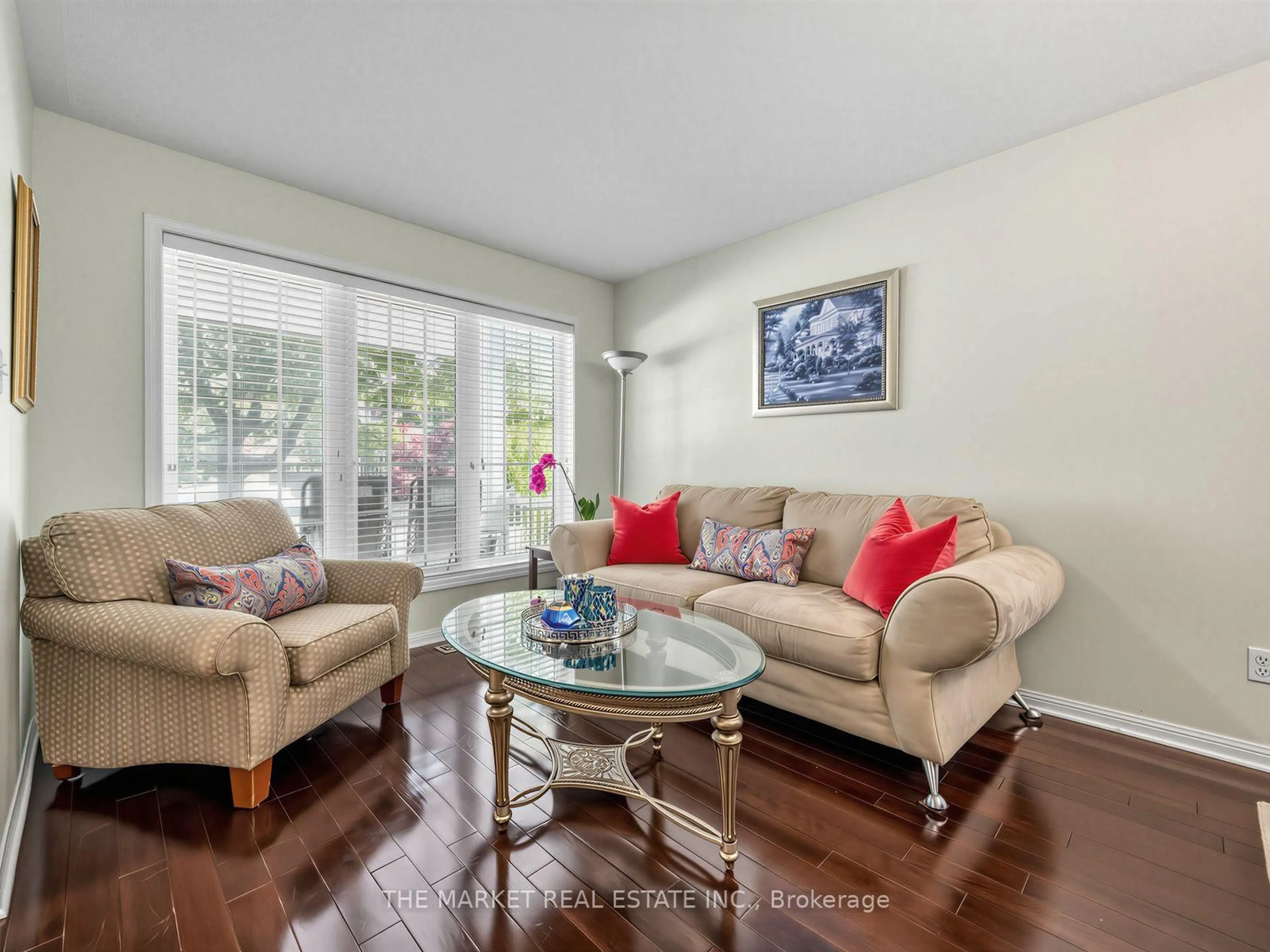 Living room with furniture, wood/laminate floor for 2278 Dunforest Cres, Oakville Ontario L6M 4X3