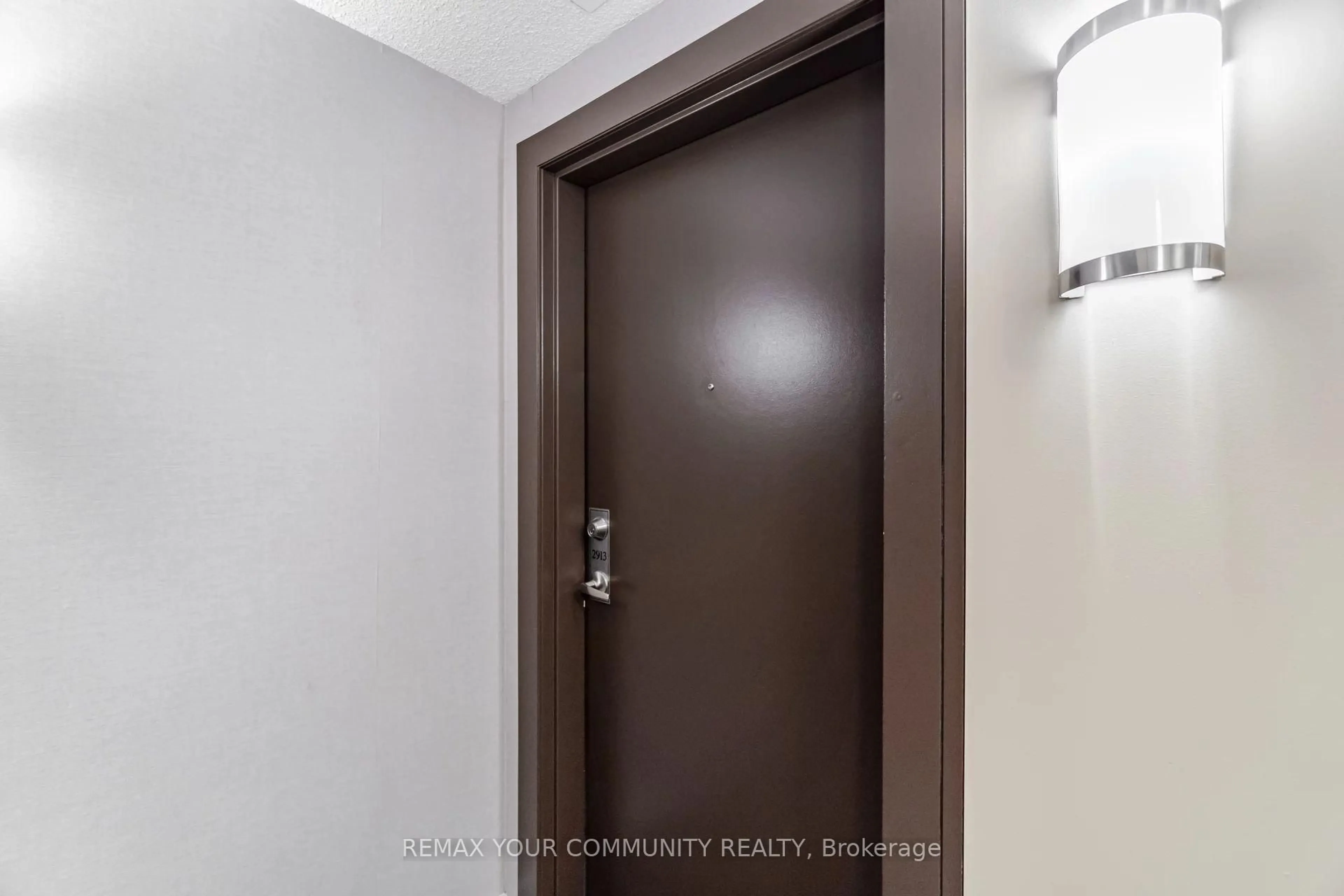 Indoor entryway for 155 Legion Rd #Ph-2913, Toronto Ontario M8Y 0A7