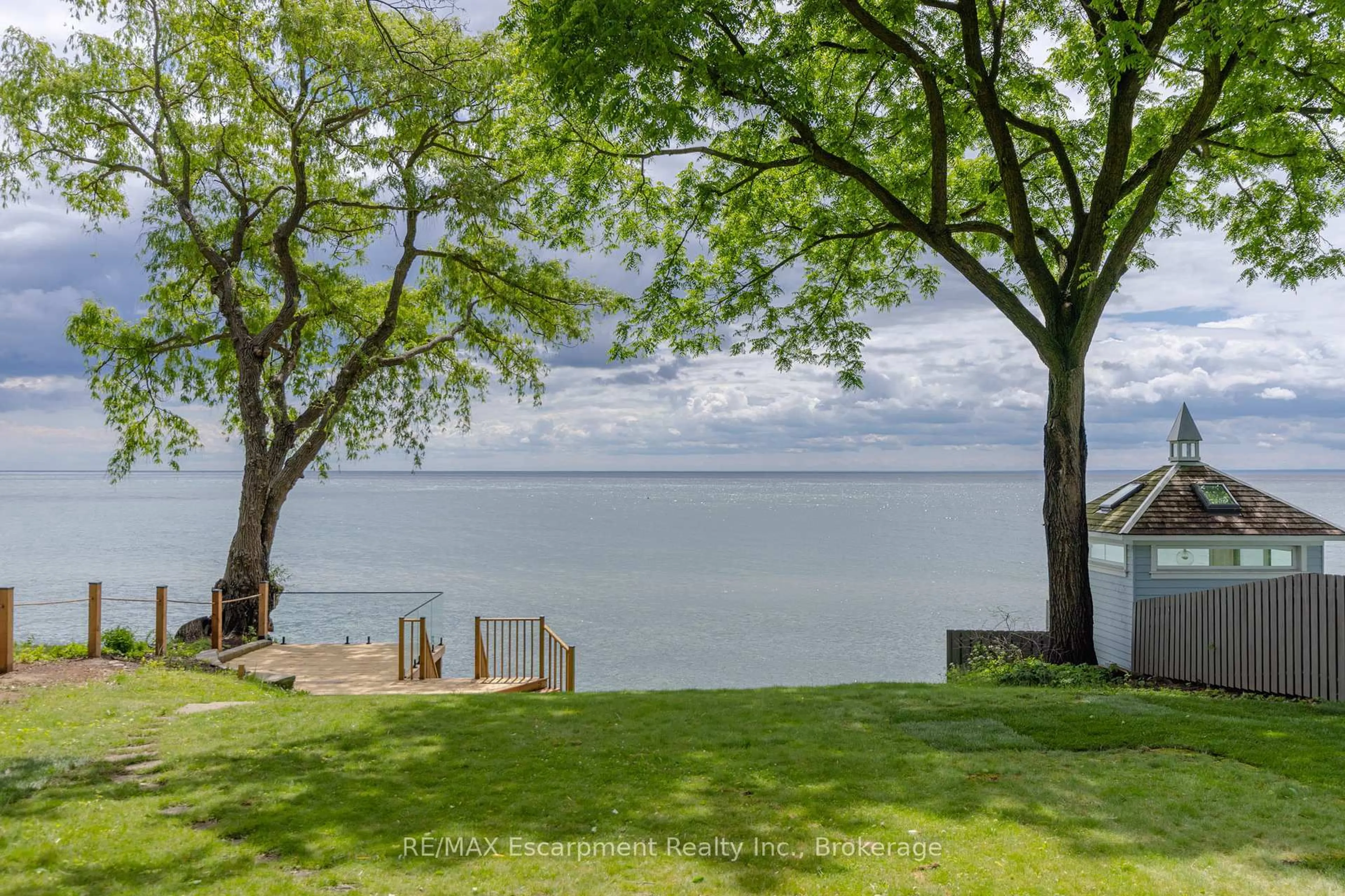 Patio, water/lake/river/ocean view for 21 Second St, Oakville Ontario L6J 3T1