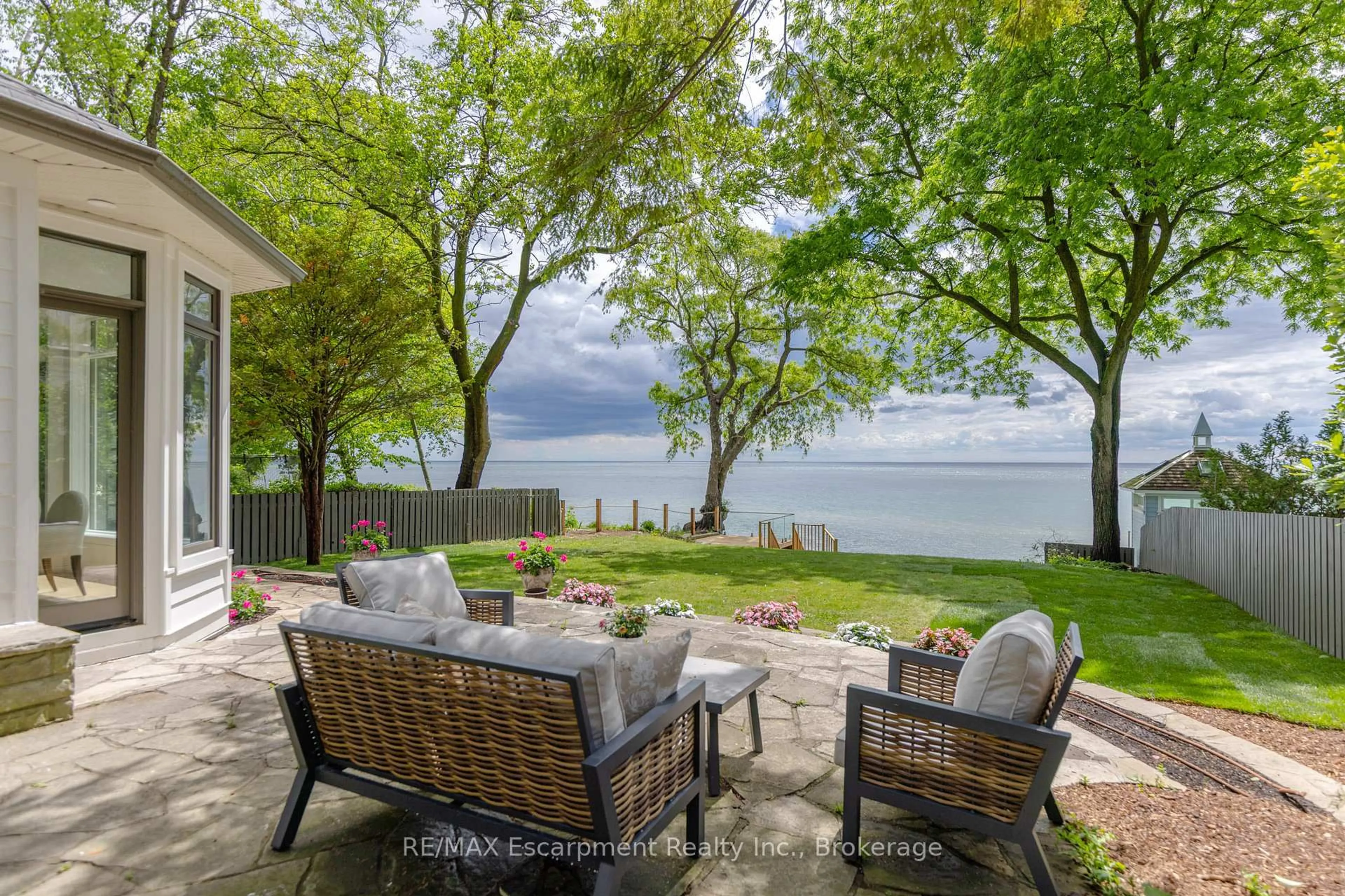 Patio, water/lake/river/ocean view for 21 Second St, Oakville Ontario L6J 3T1