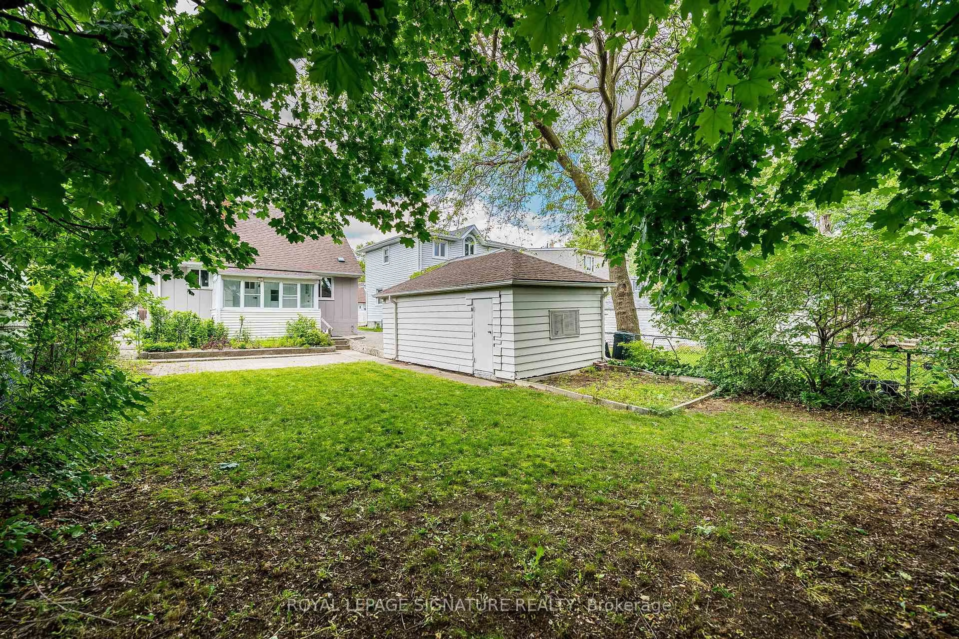 Unknown for 7 Putney Rd, Toronto Ontario M8W 2K6