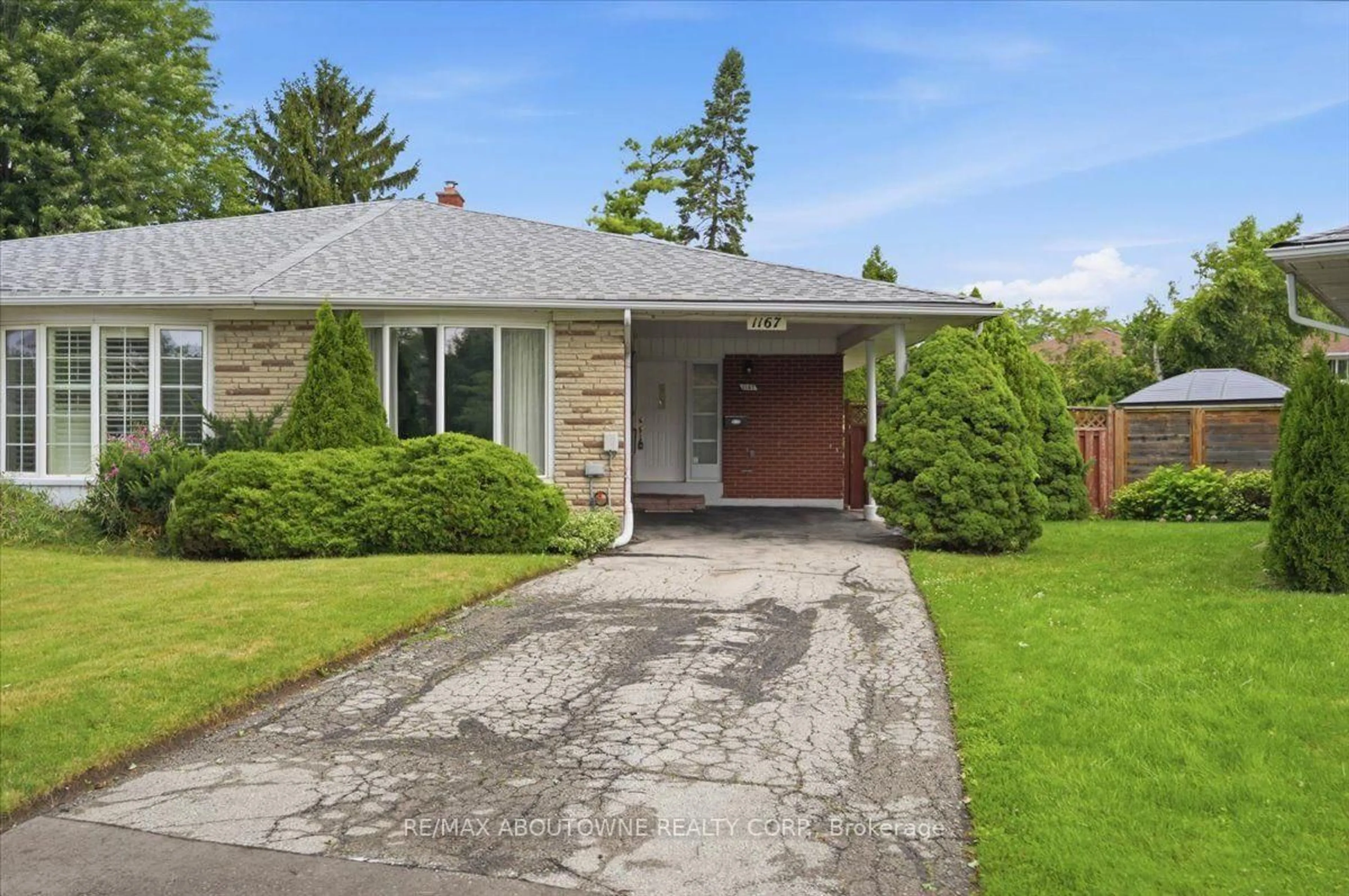 Home with brick exterior material, street for 1167 Saturnia Cres, Mississauga Ontario L4Y 2M2