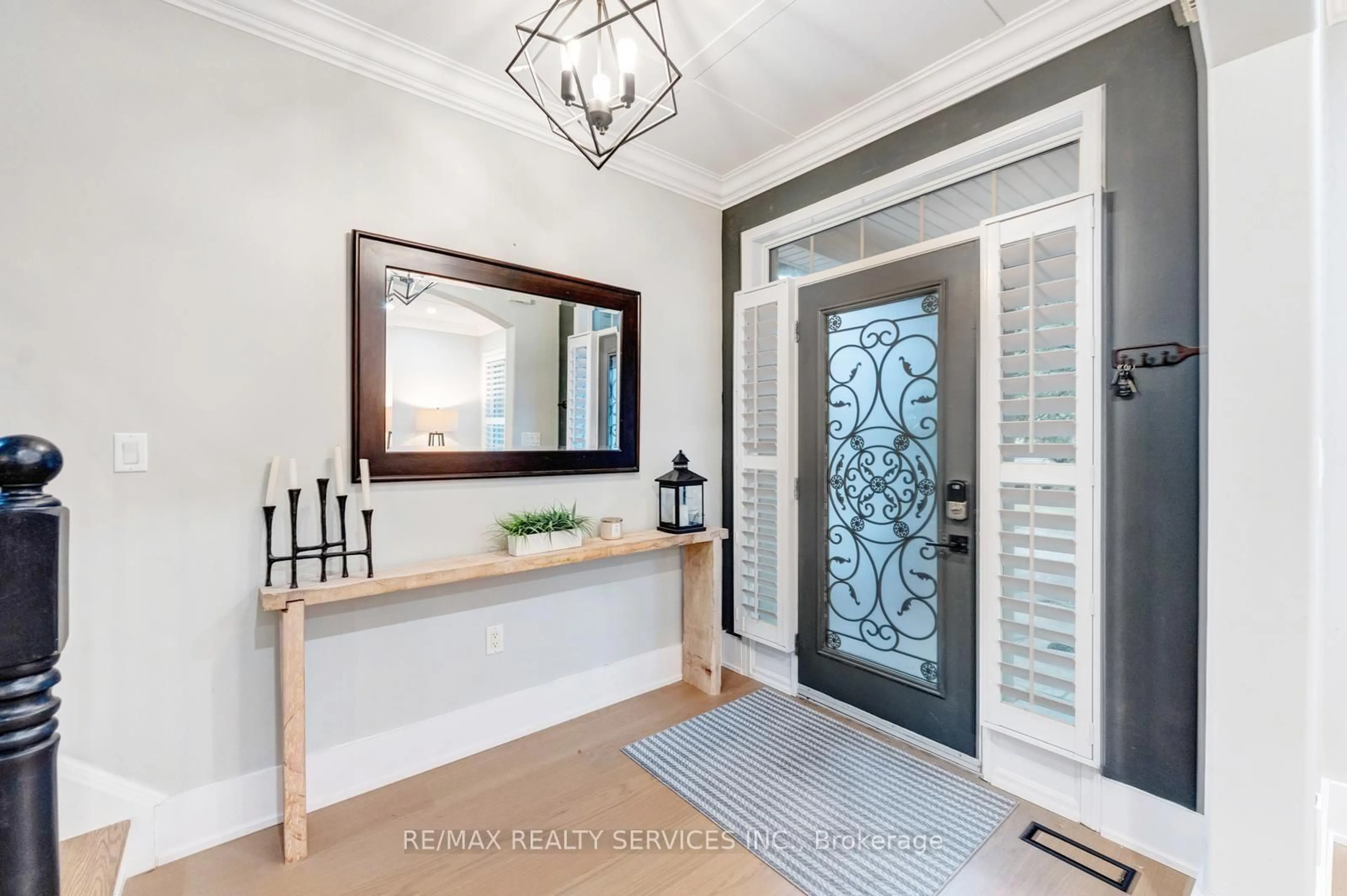 Indoor entryway for 277 Potts Terr, Milton Ontario L9T 0X6
