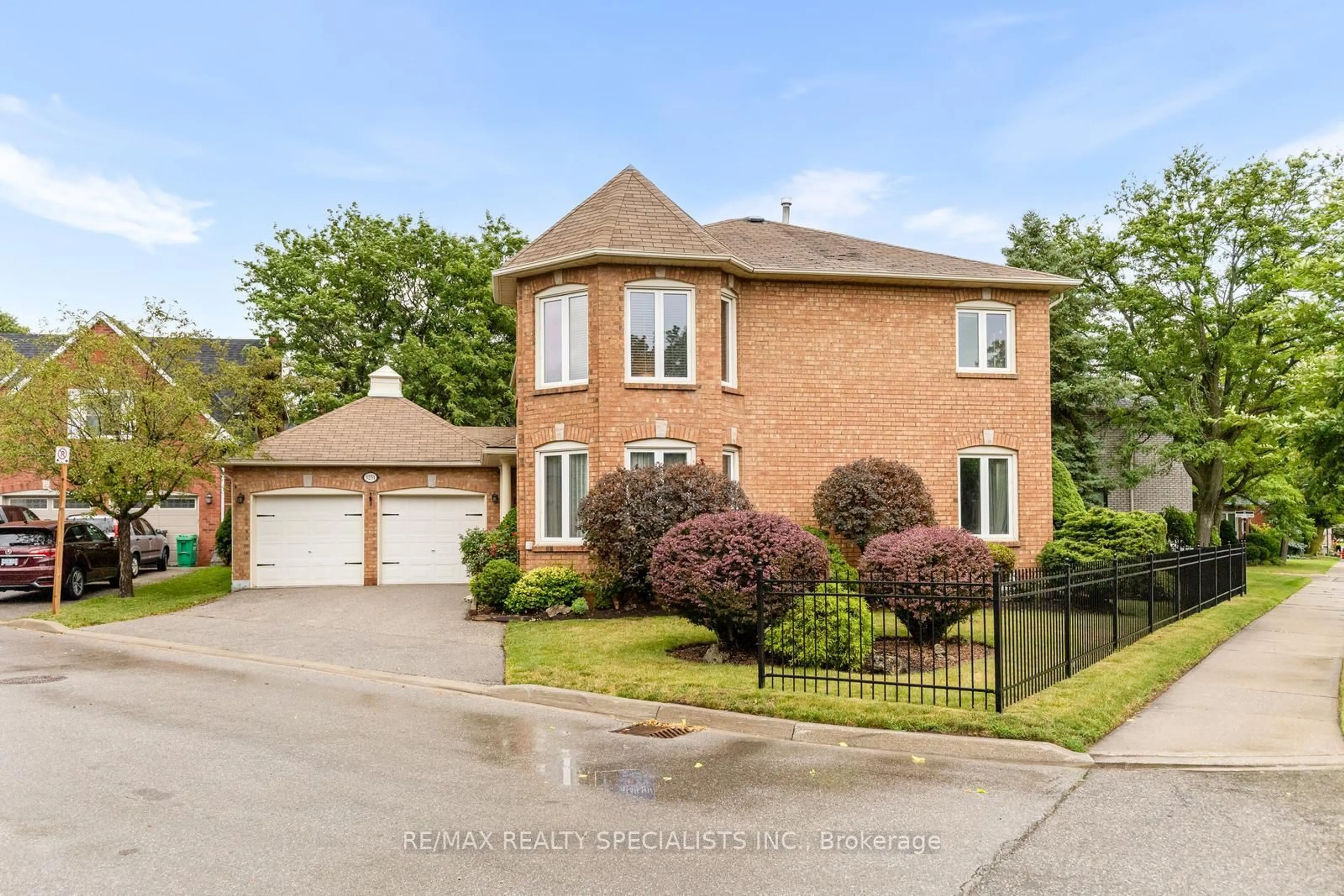 Home with brick exterior material, street for 3251 Trelawny Circ, Mississauga Ontario L5N 5G7