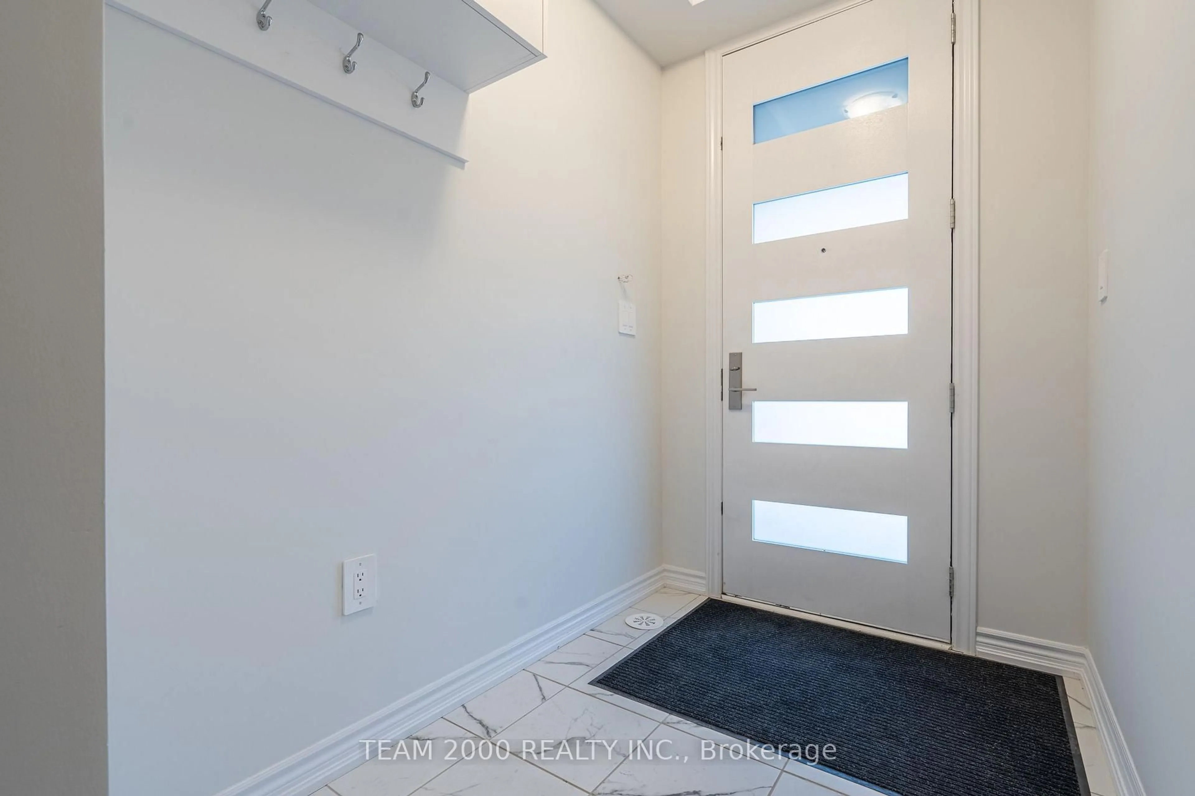 Indoor entryway for 5971 Saigon St, Mississauga Ontario L5V 0E9